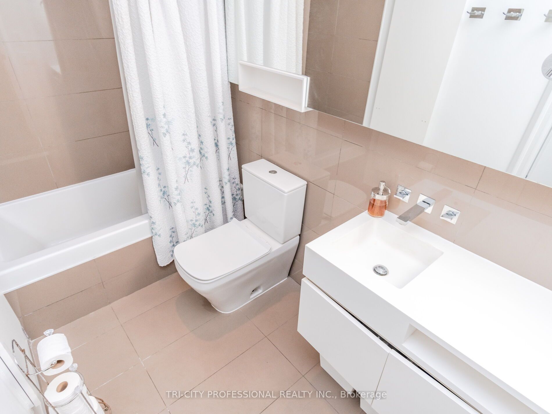 45 Charles St E, #709