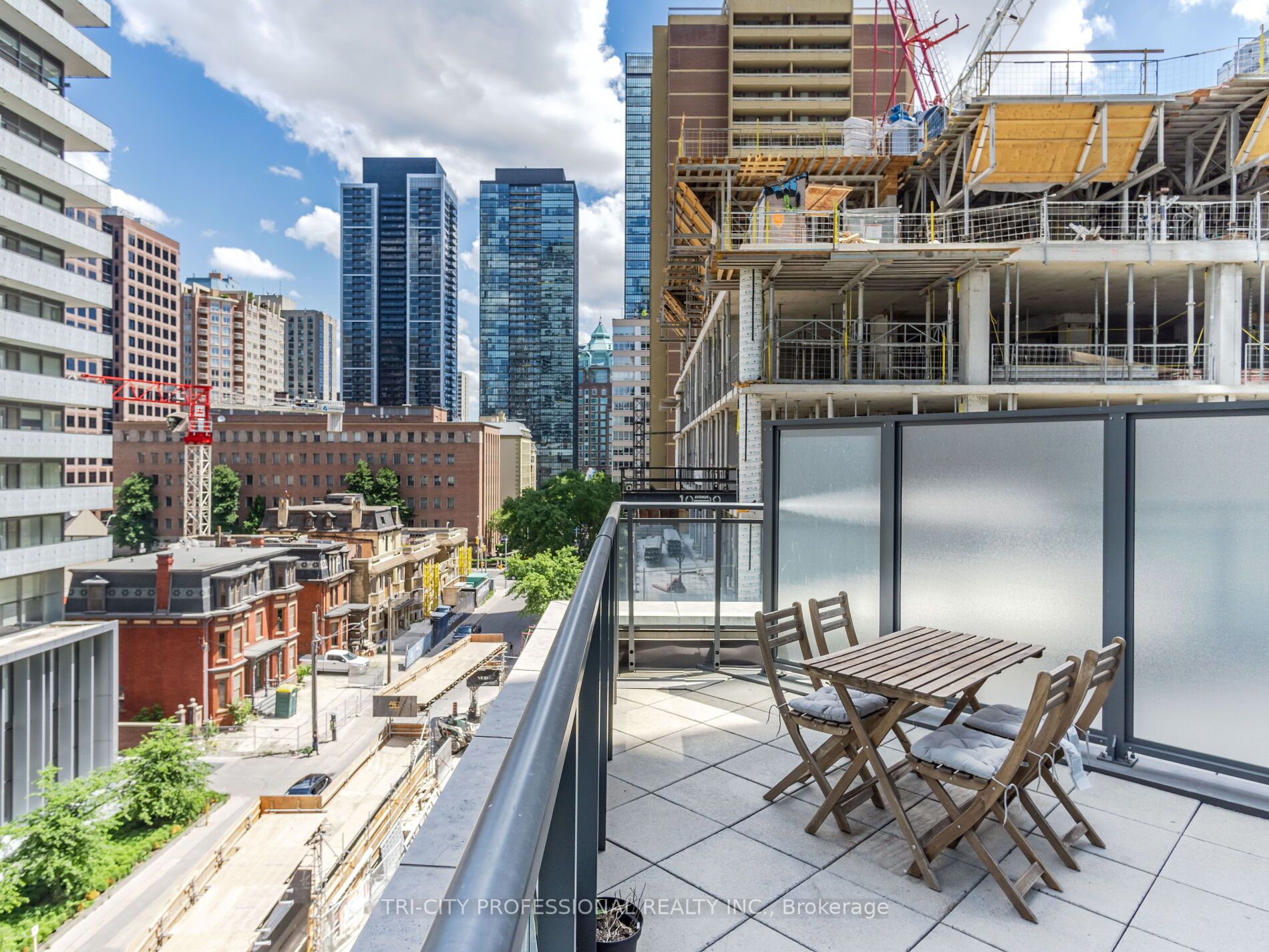 45 Charles St E, #709
