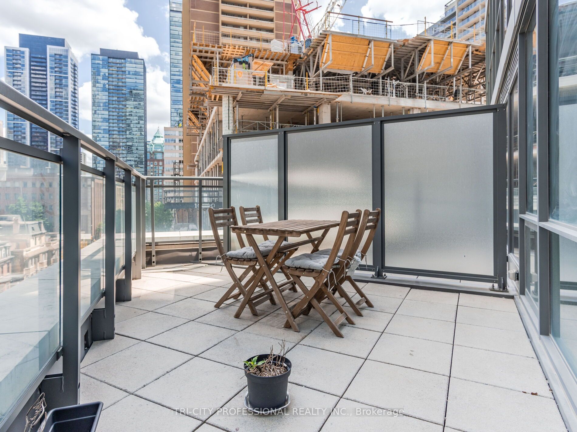 45 Charles St E, #709