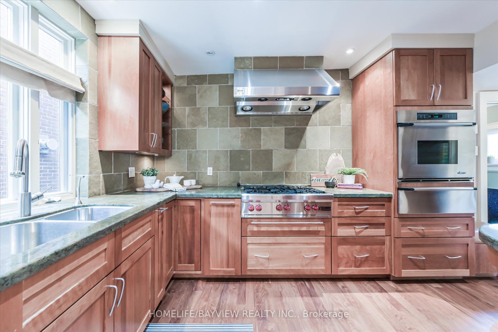262 Lytton Boulevard