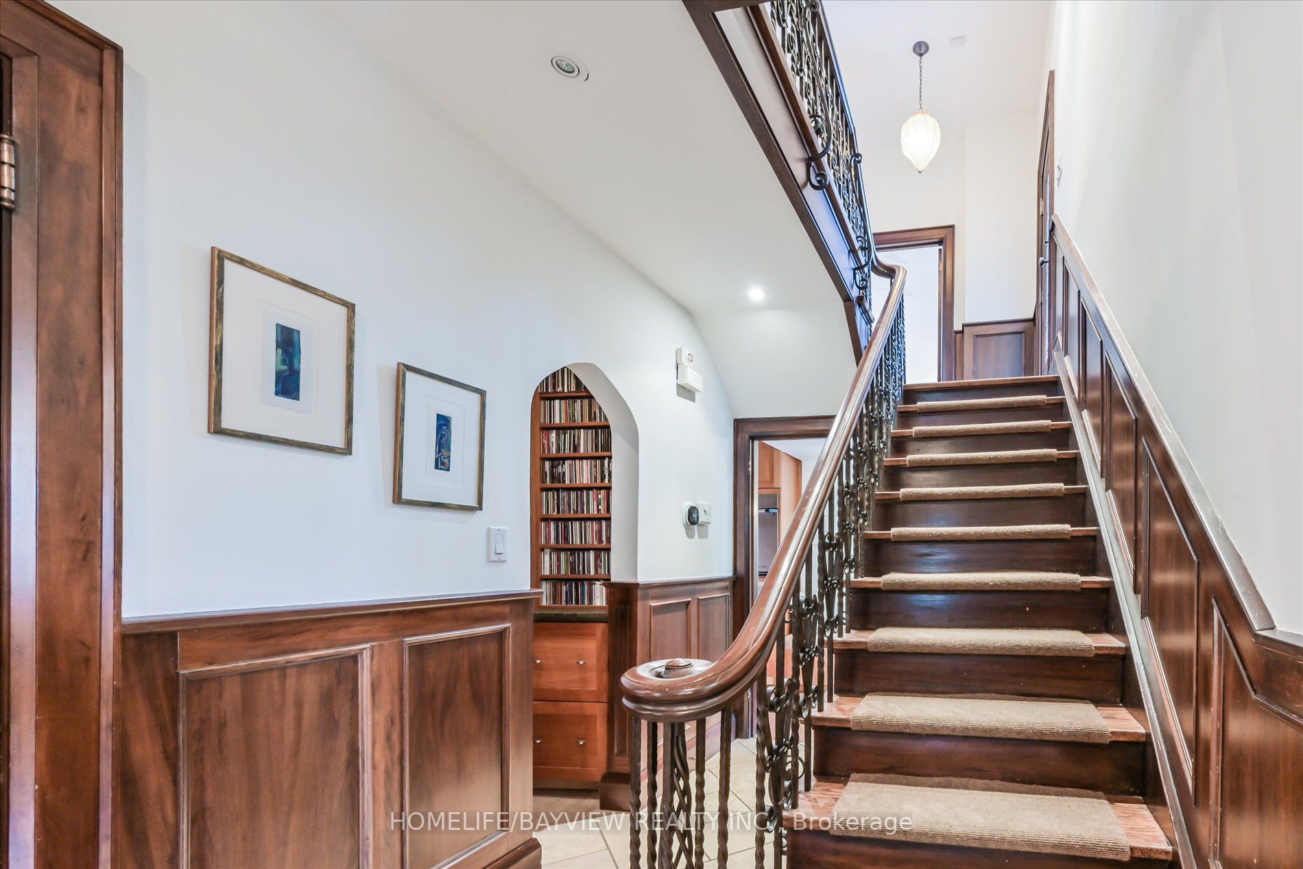262 Lytton Boulevard