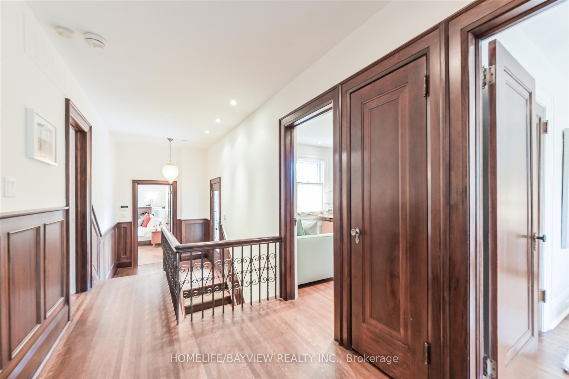 262 Lytton Boulevard