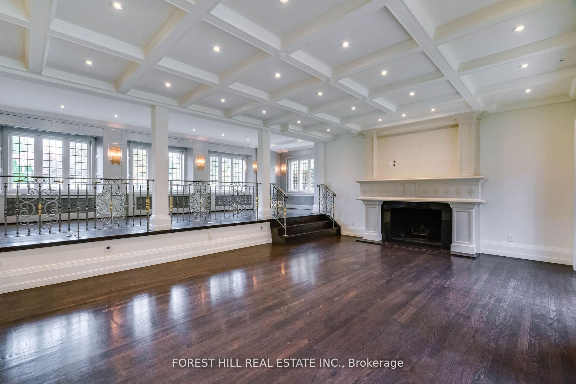 20 Sandringham Dr