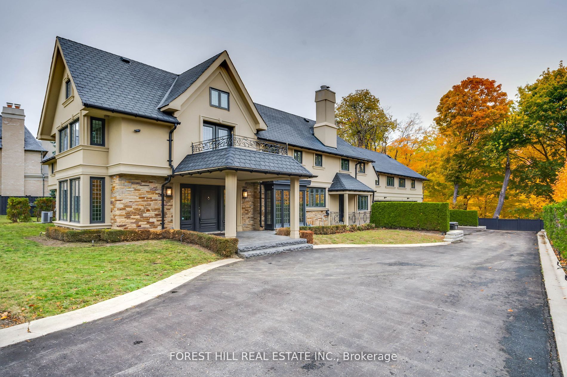 20 Sandringham Dr
