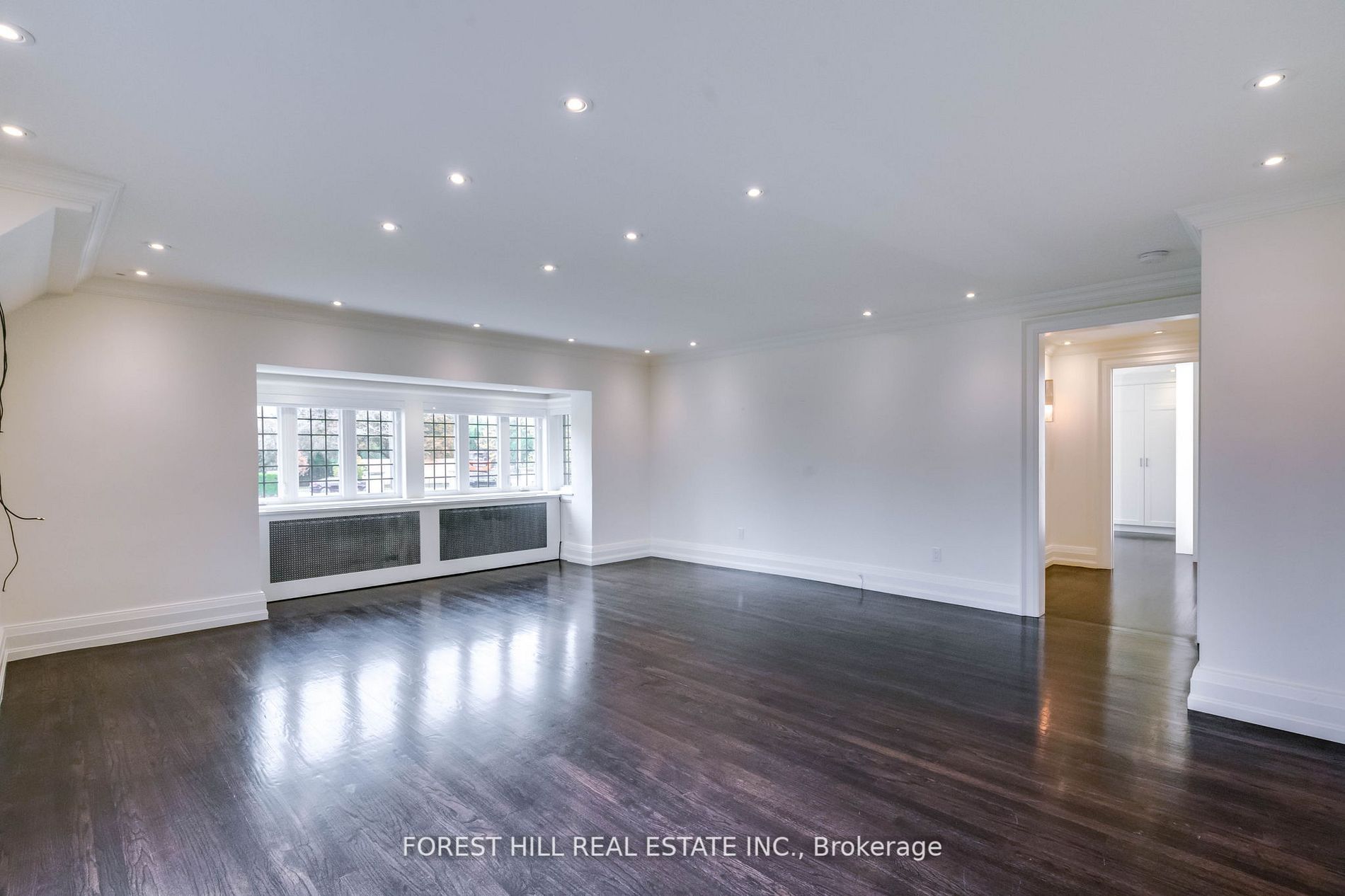 20 Sandringham Dr