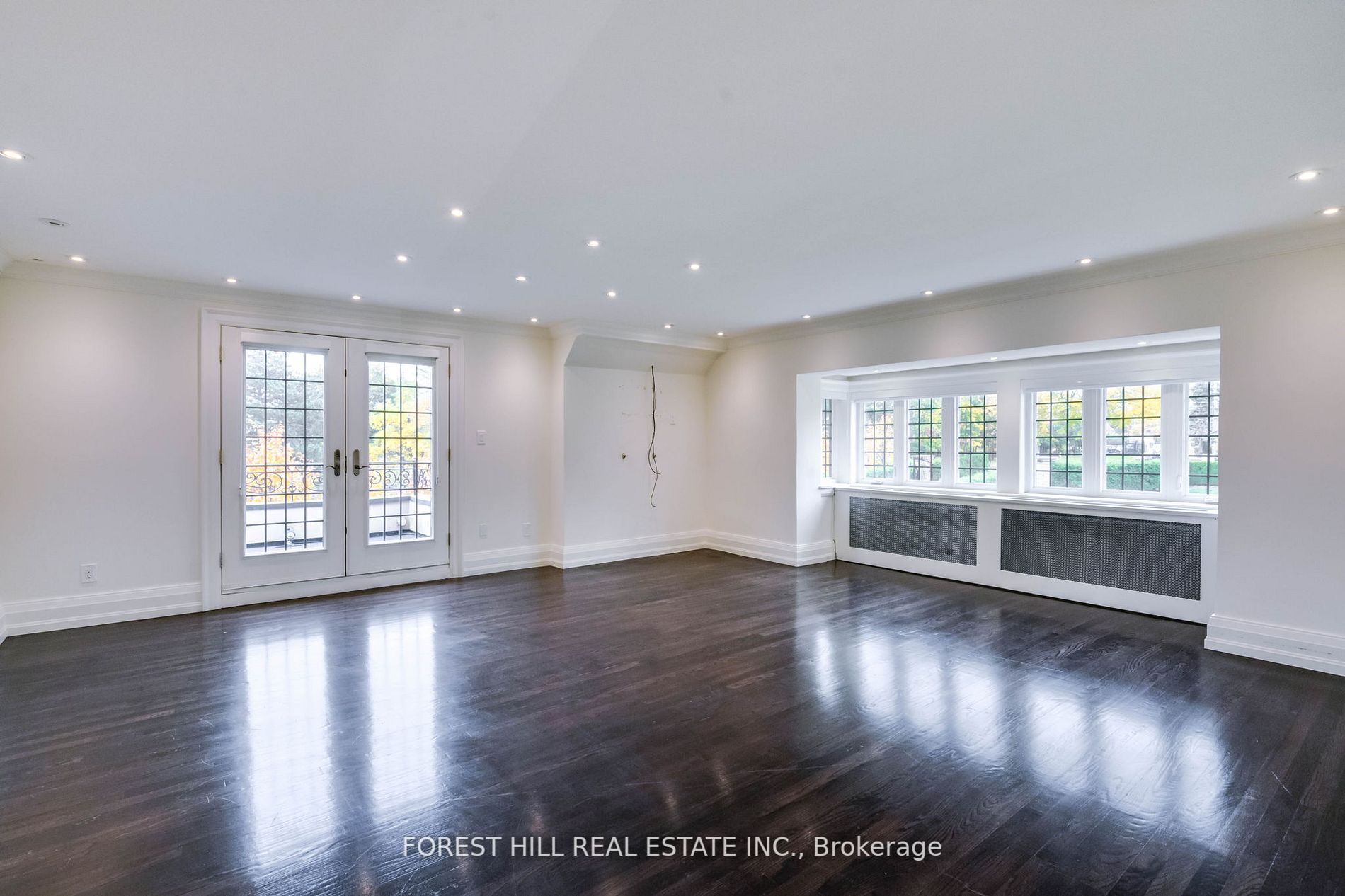 20 Sandringham Dr