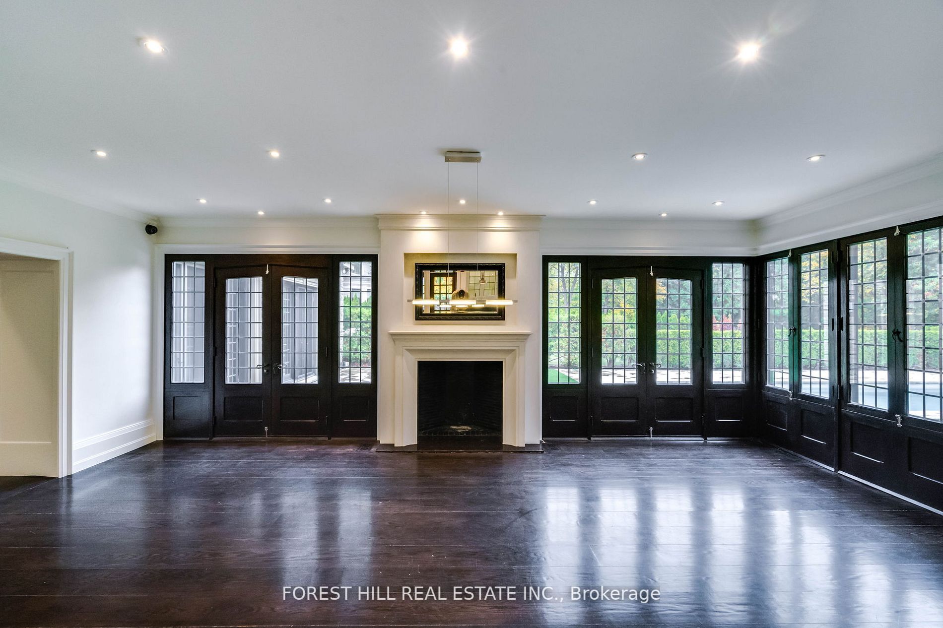 20 Sandringham Dr