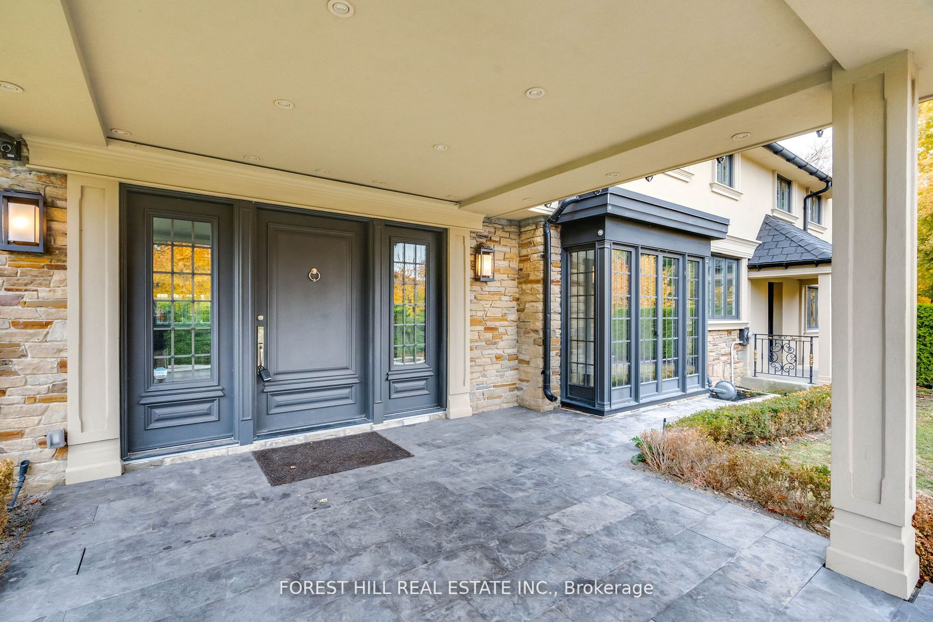 20 Sandringham Dr