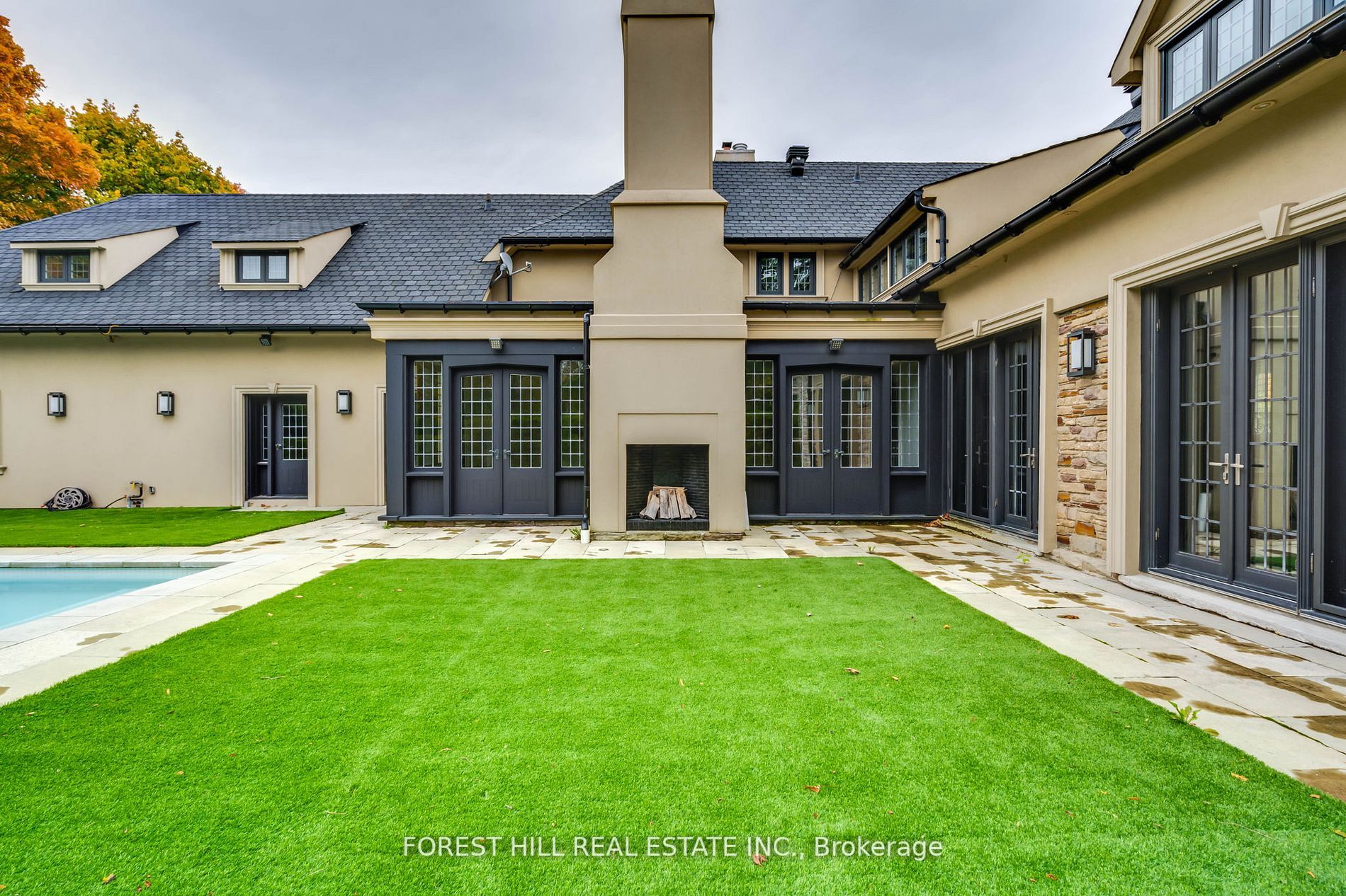 20 Sandringham Dr