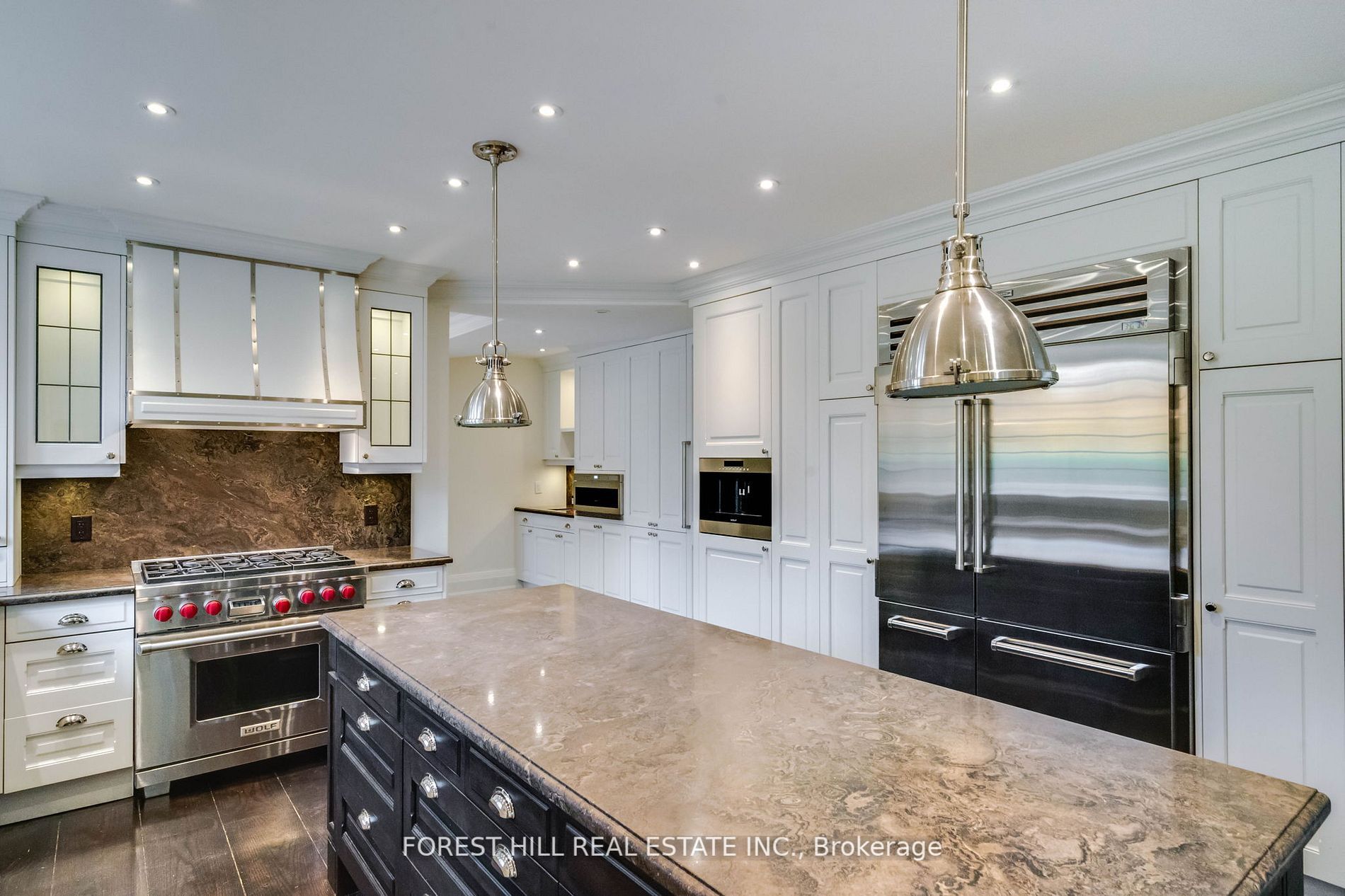20 Sandringham Dr