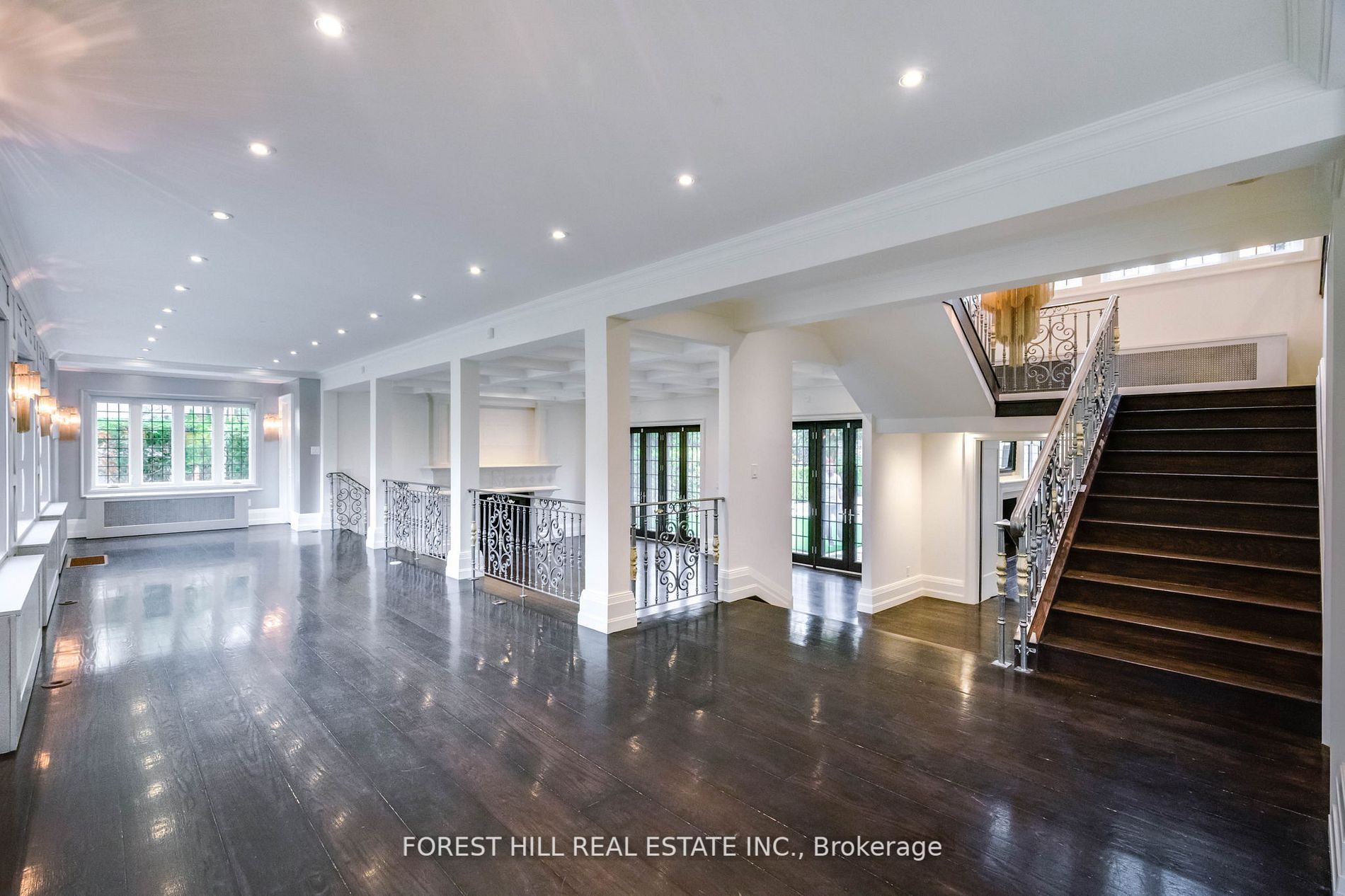 20 Sandringham Dr
