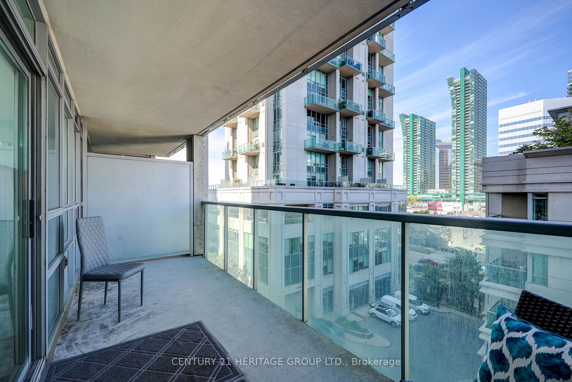 16 Harrison Garden Blvd, #612