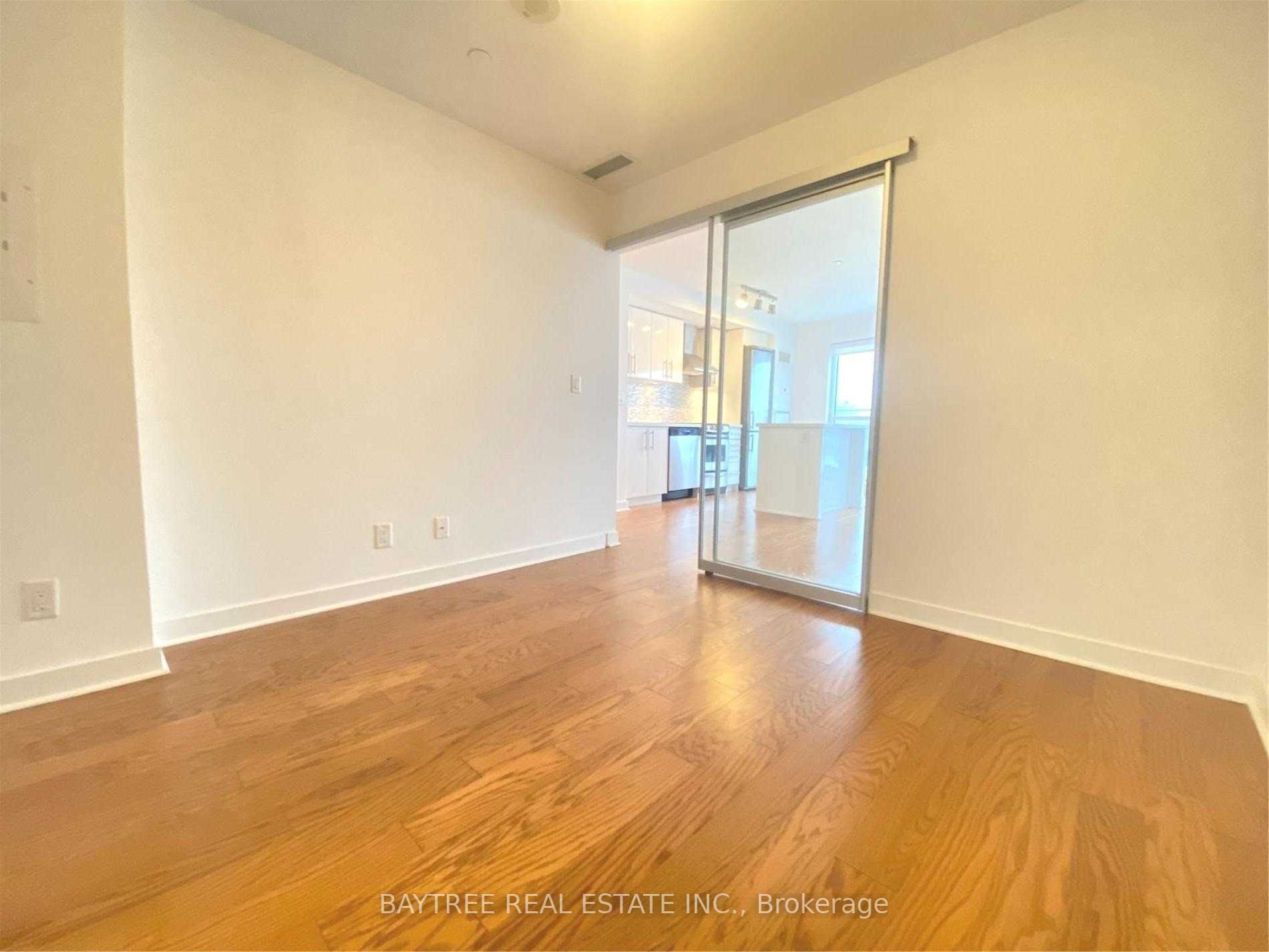 58 Orchard View Blvd, #404