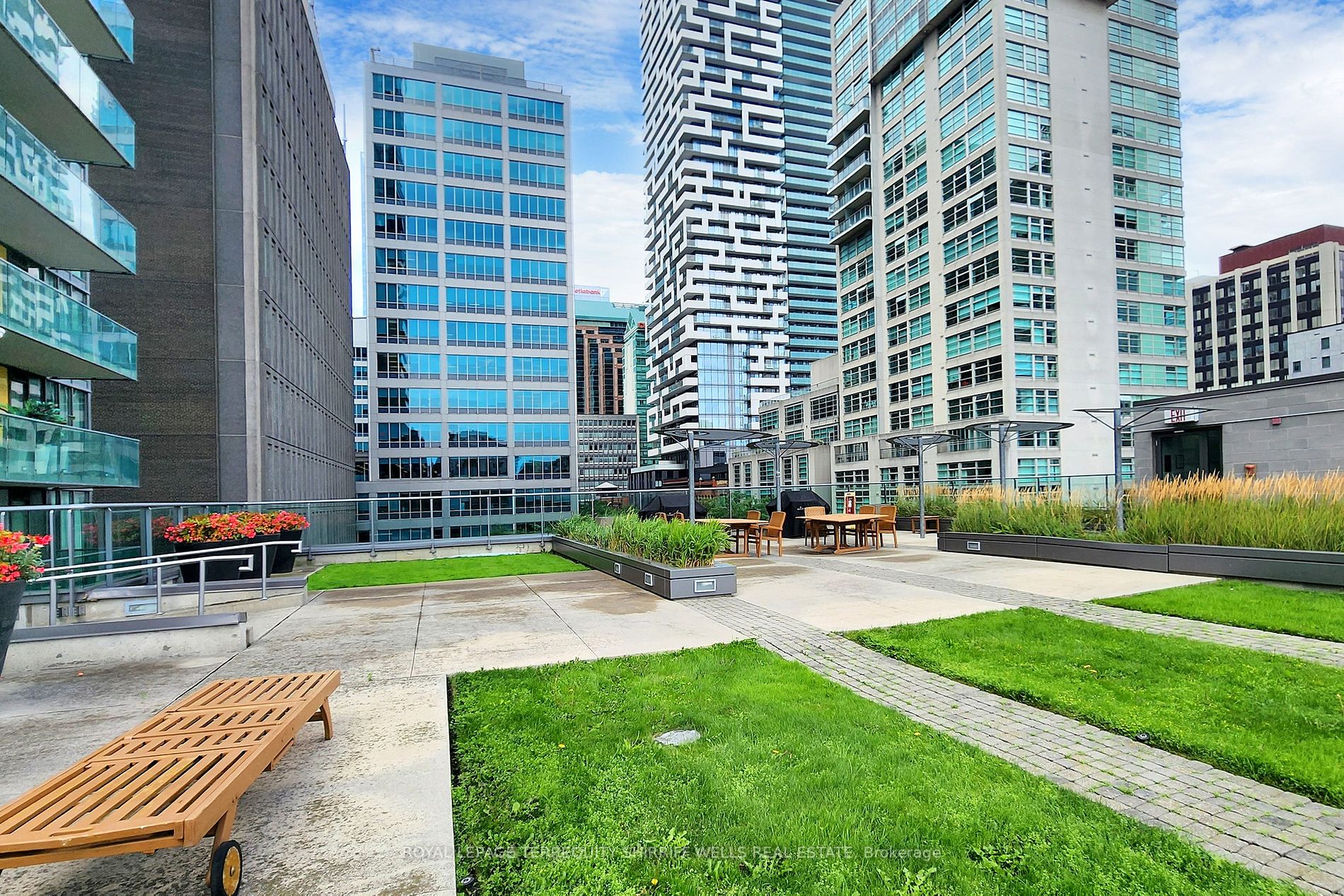 33 Lombard St, #502