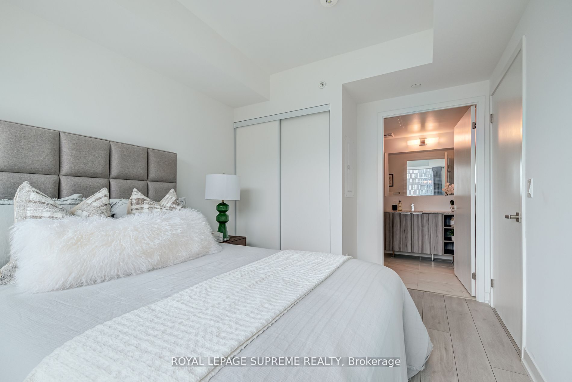 31 Tippett Road #547
