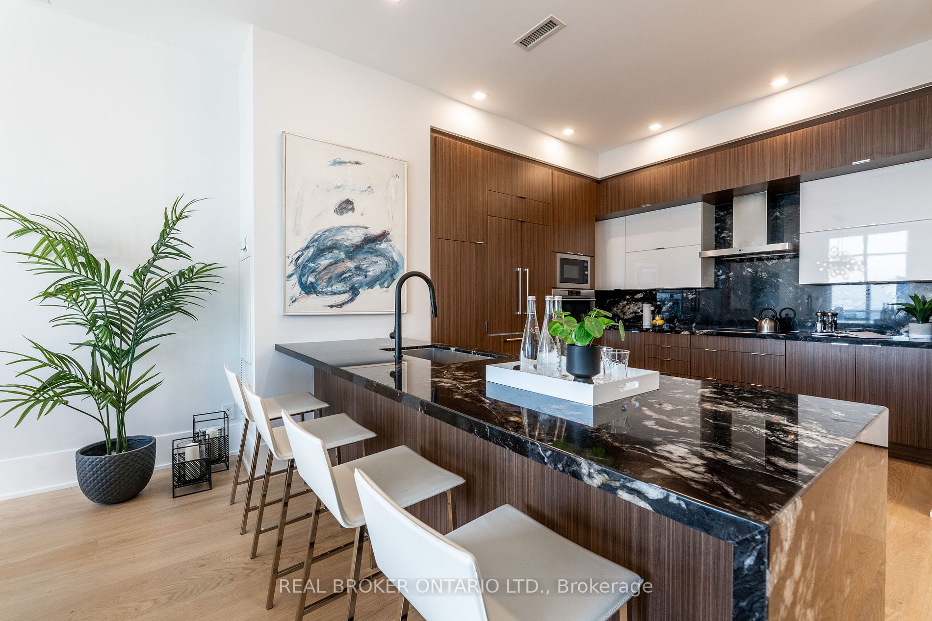 300 Front St W, #4902