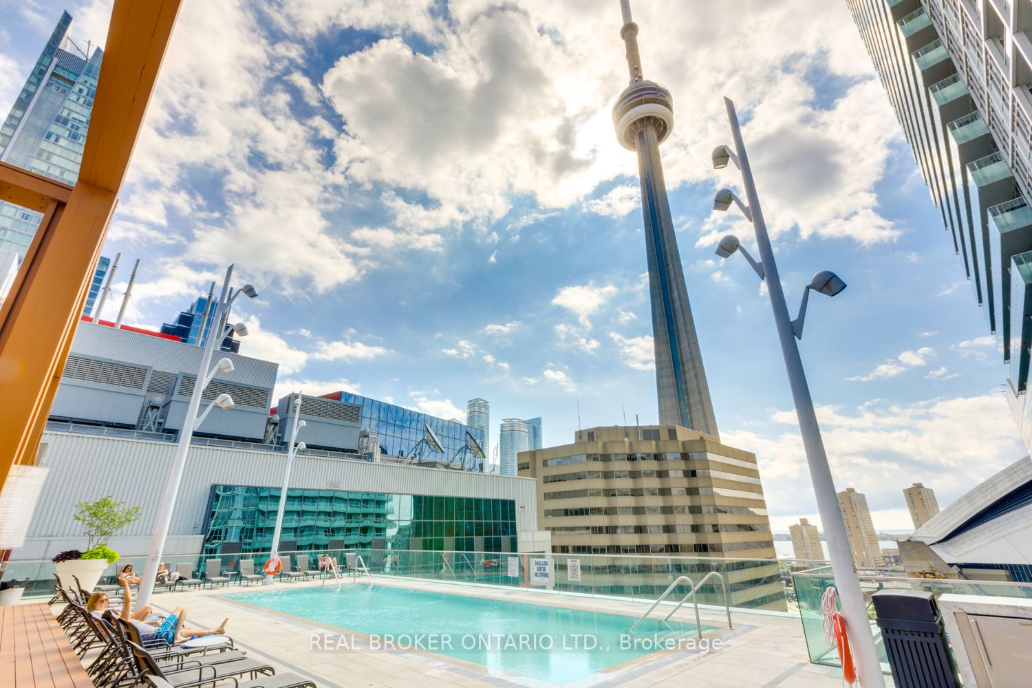 300 Front St W, #4902