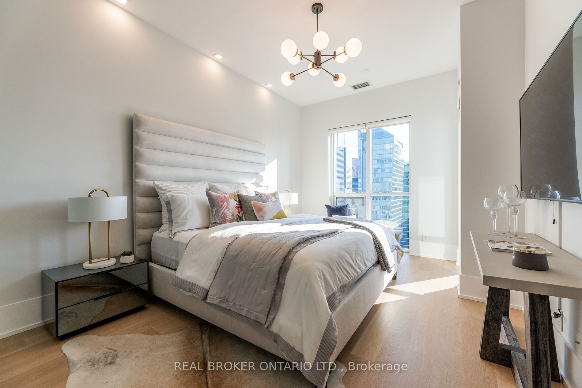 300 Front St W, #4902