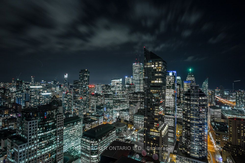300 Front St W, #4902