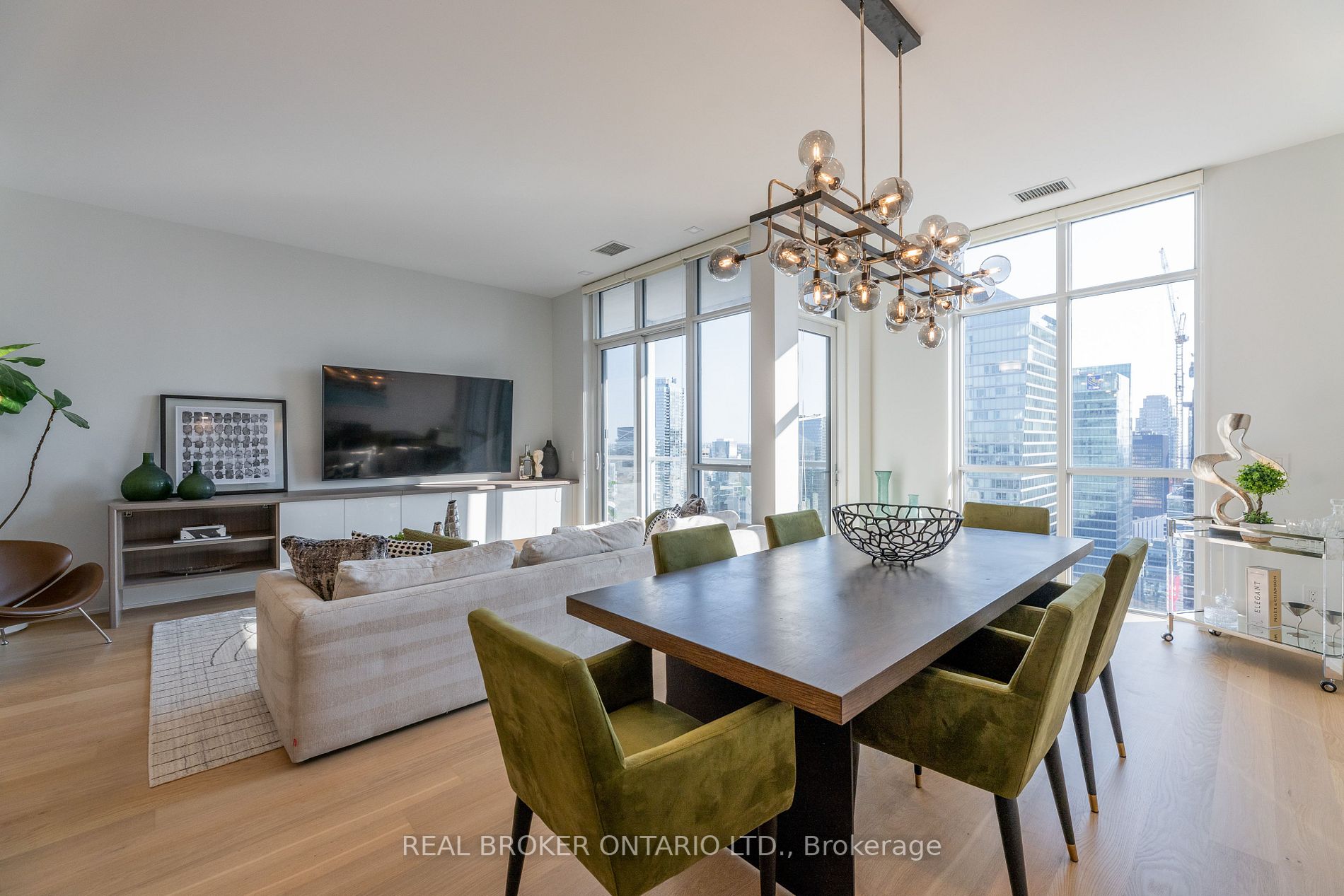 300 Front St W, #4902