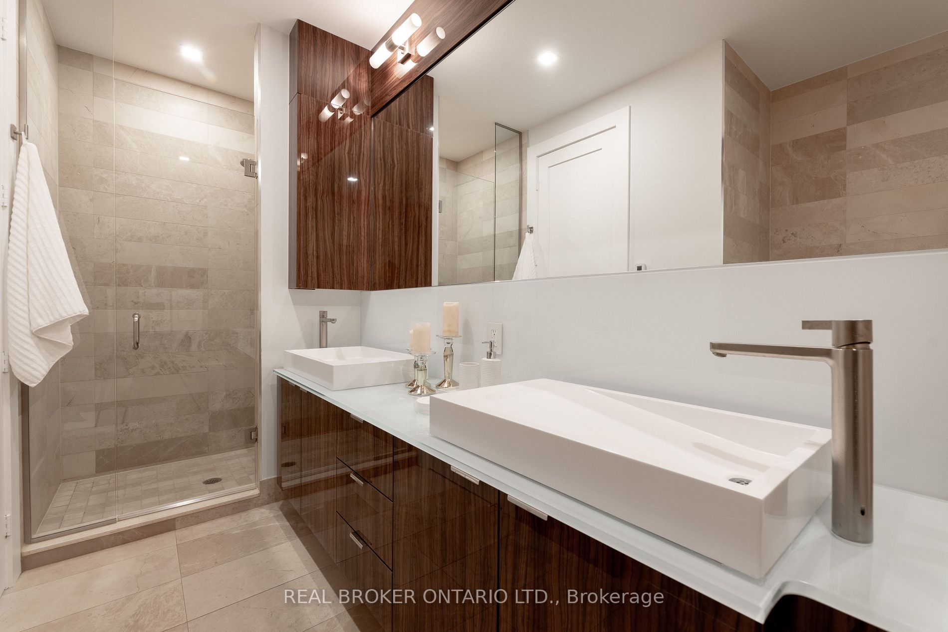 300 Front St W, #4902