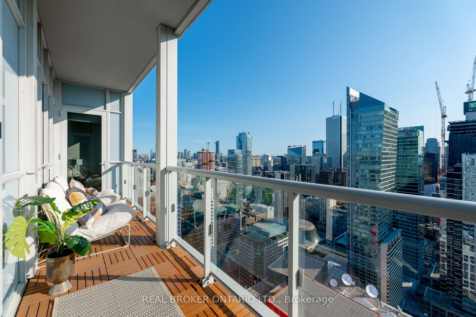 300 Front St W, #4902