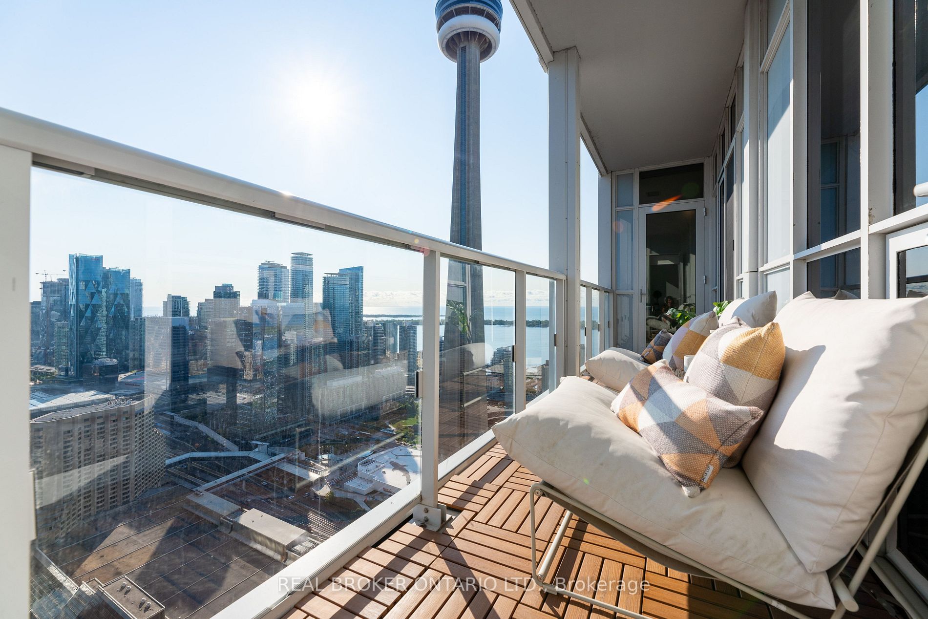 300 Front St W, #4902