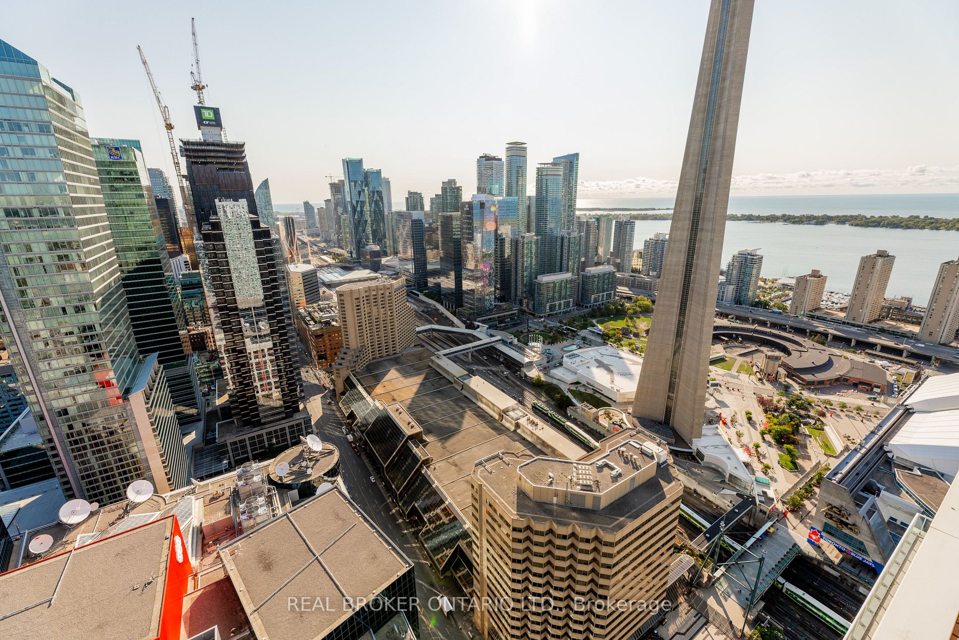 300 Front St W, #4902