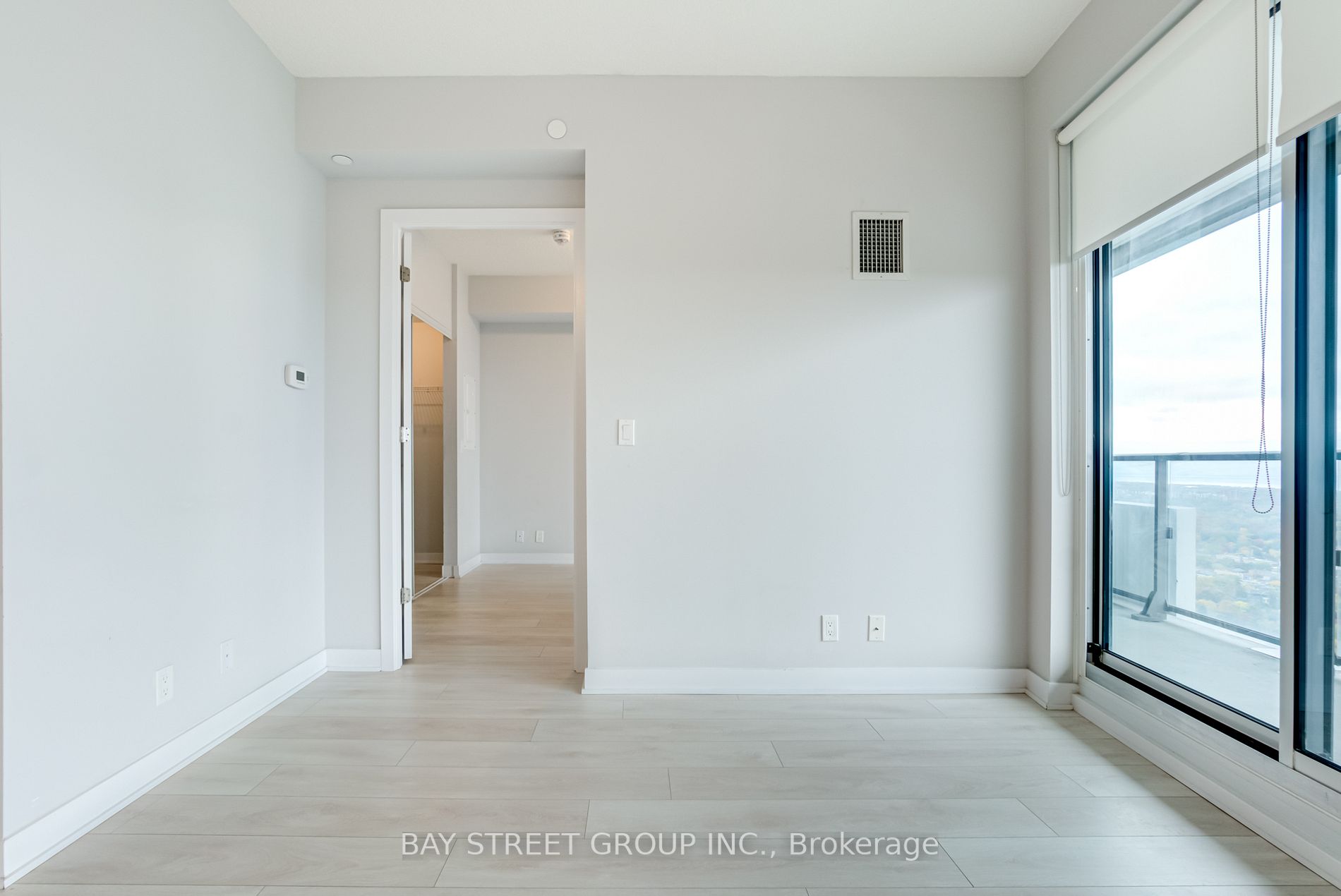 2221 Yonge St S, #4106