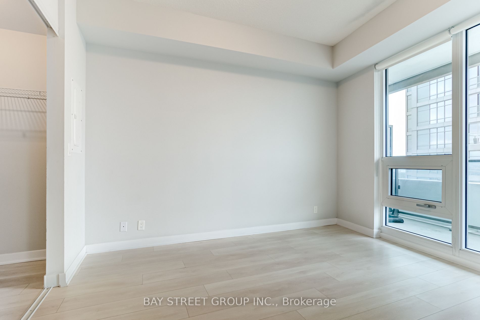 2221 Yonge St S, #4106