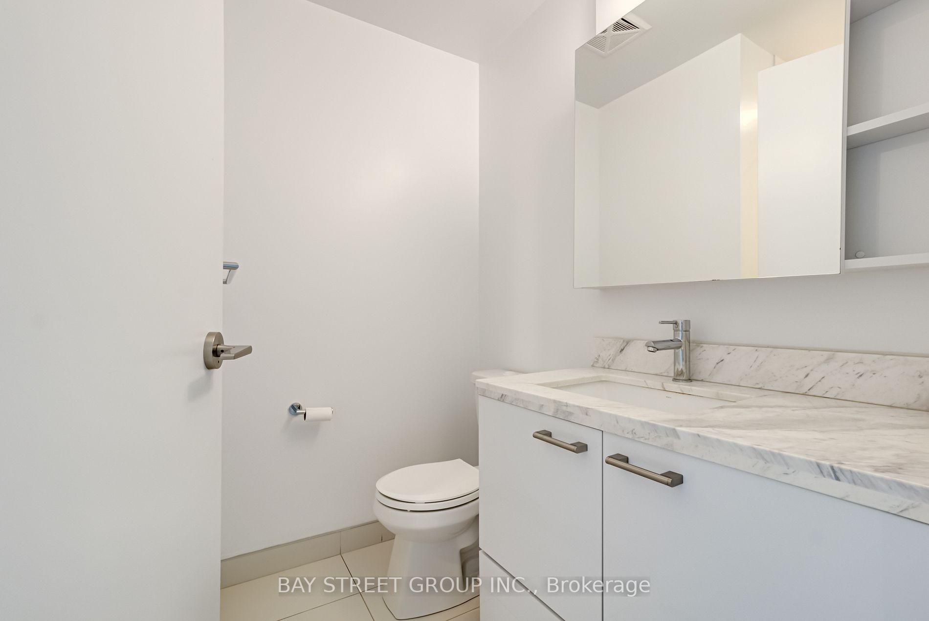 2221 Yonge St S, #4106