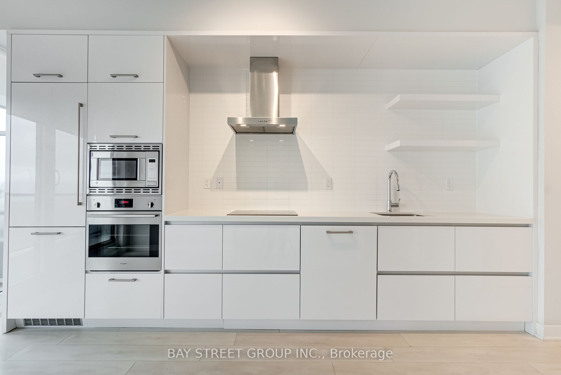 2221 Yonge St S, #4106
