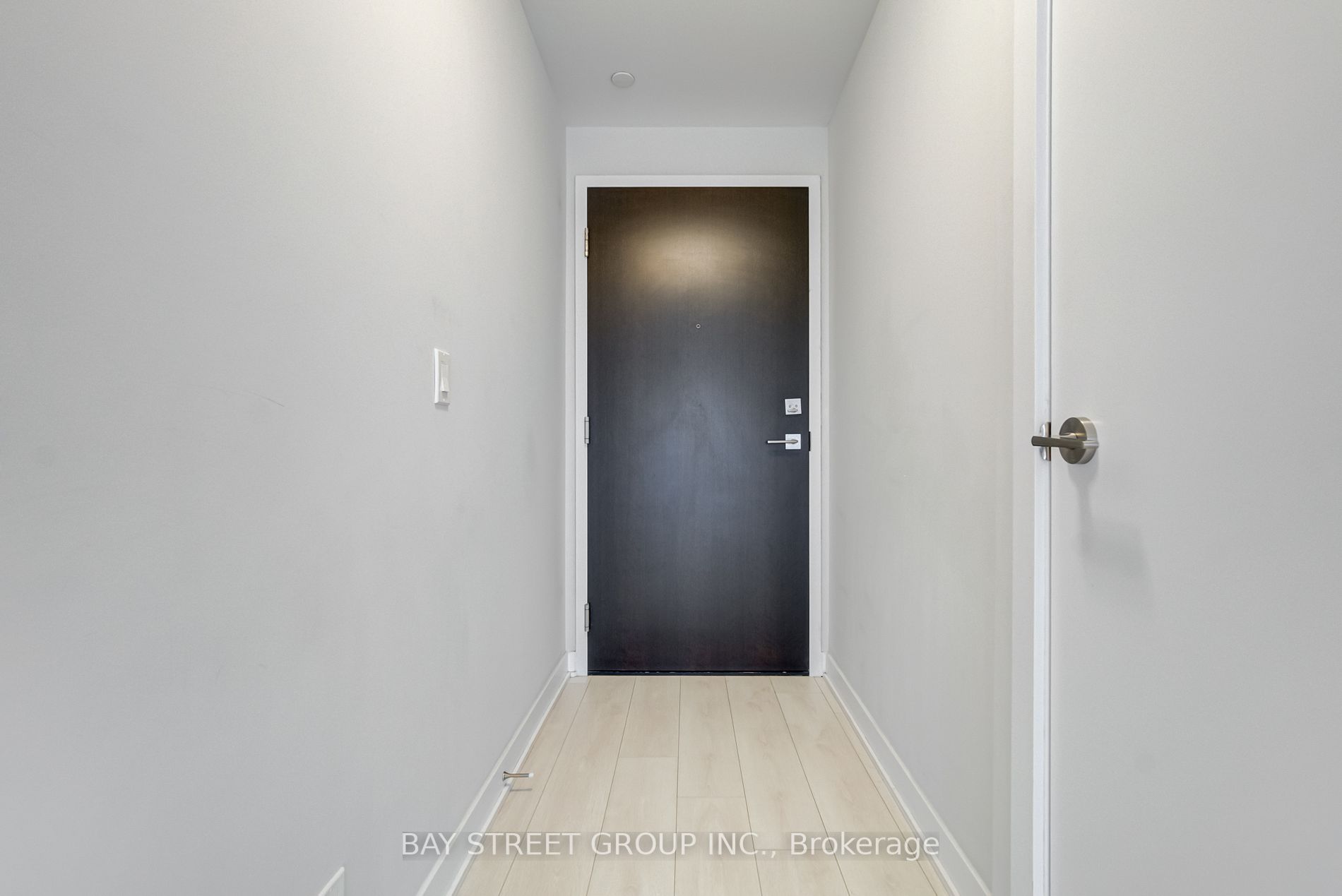 2221 Yonge St S, #4106