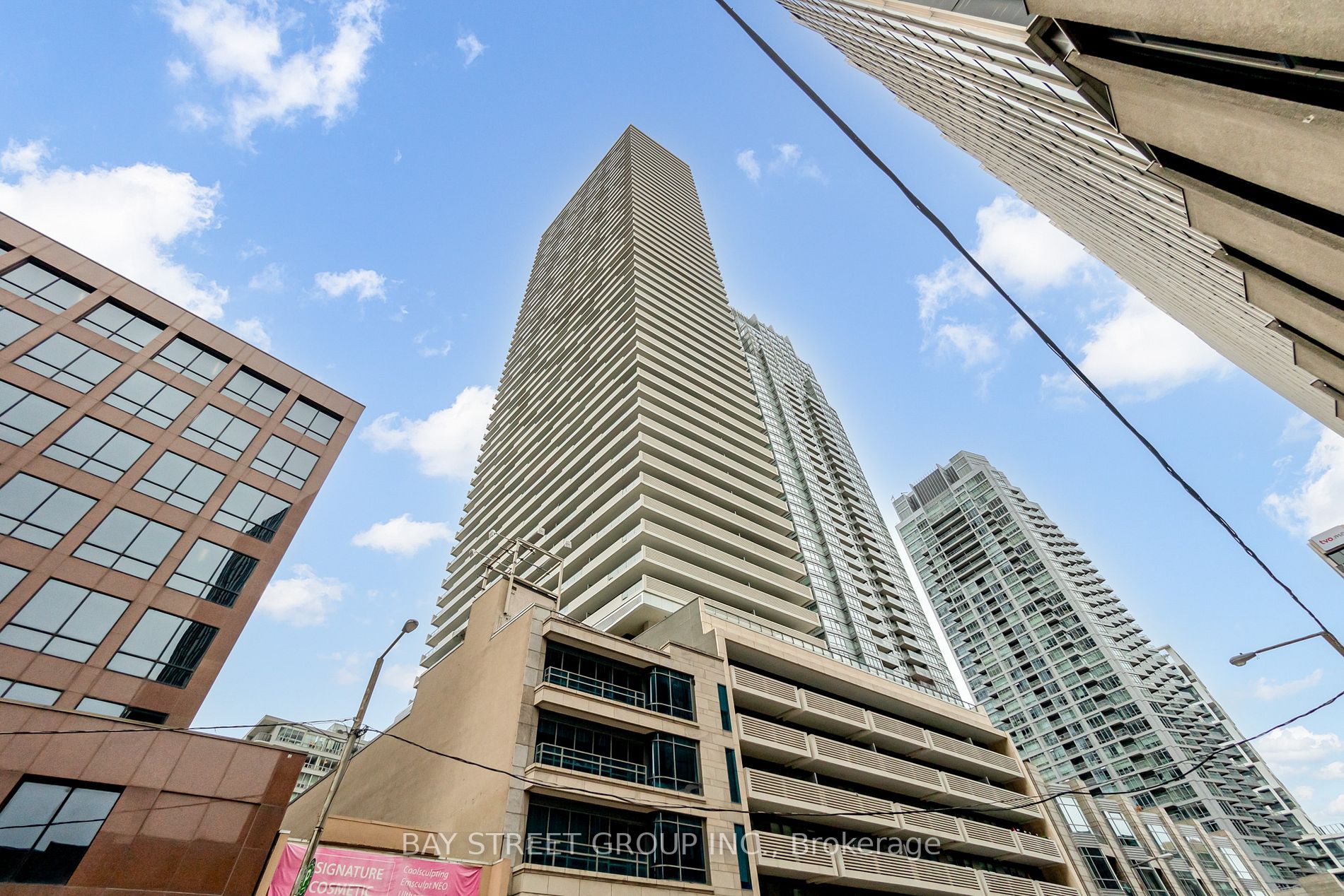 2221 Yonge St S, #4106