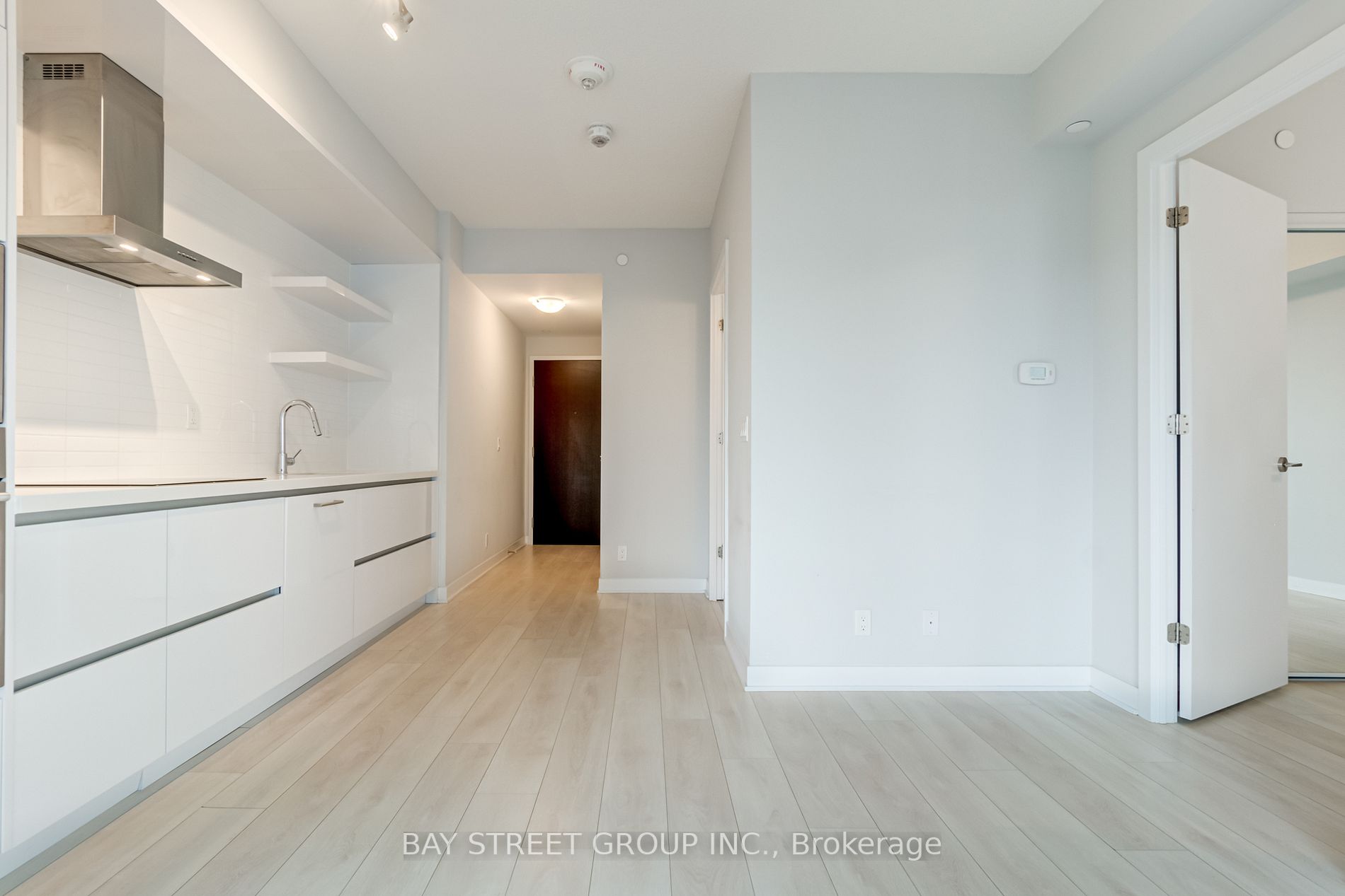 2221 Yonge St S, #4106