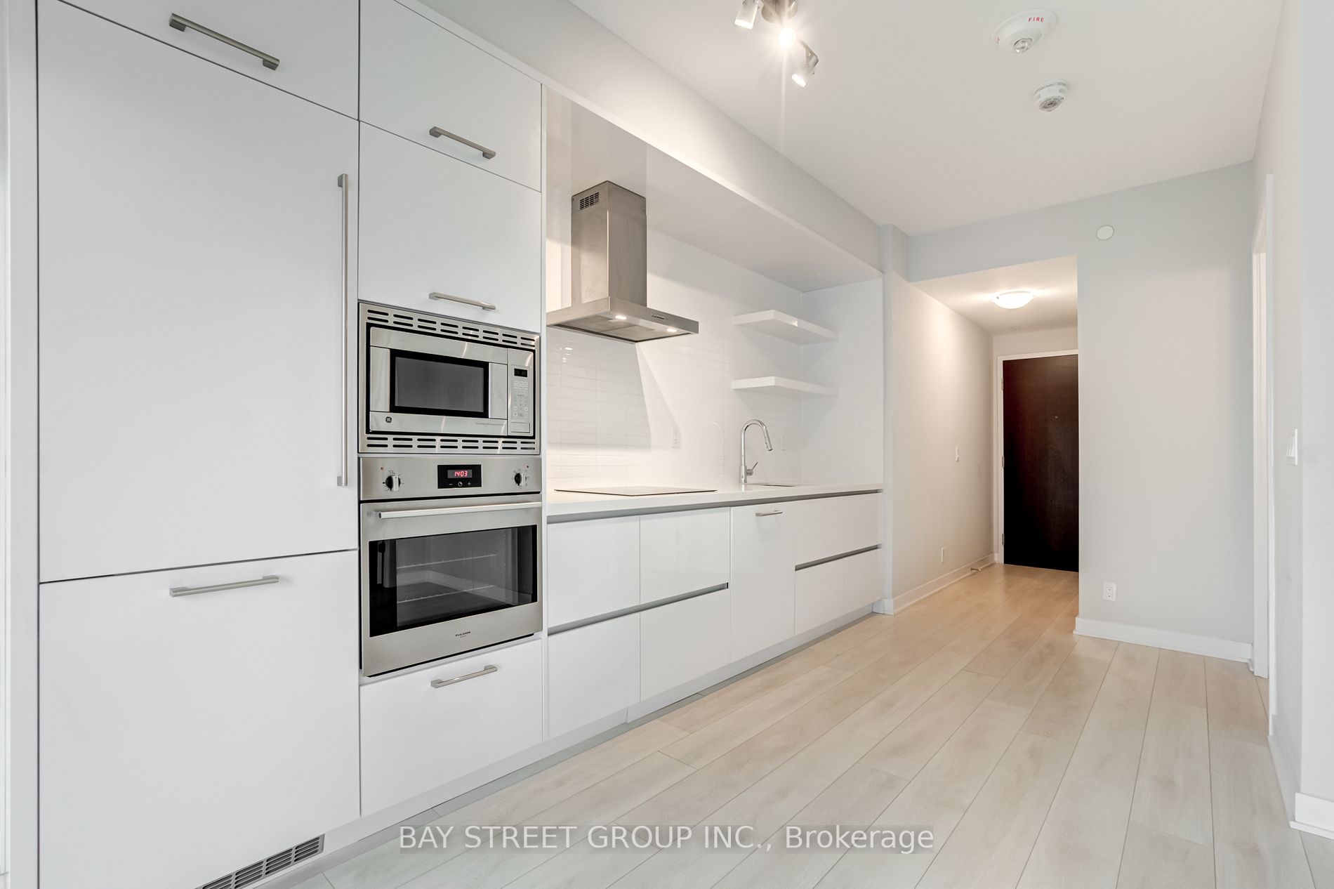 2221 Yonge St S, #4106