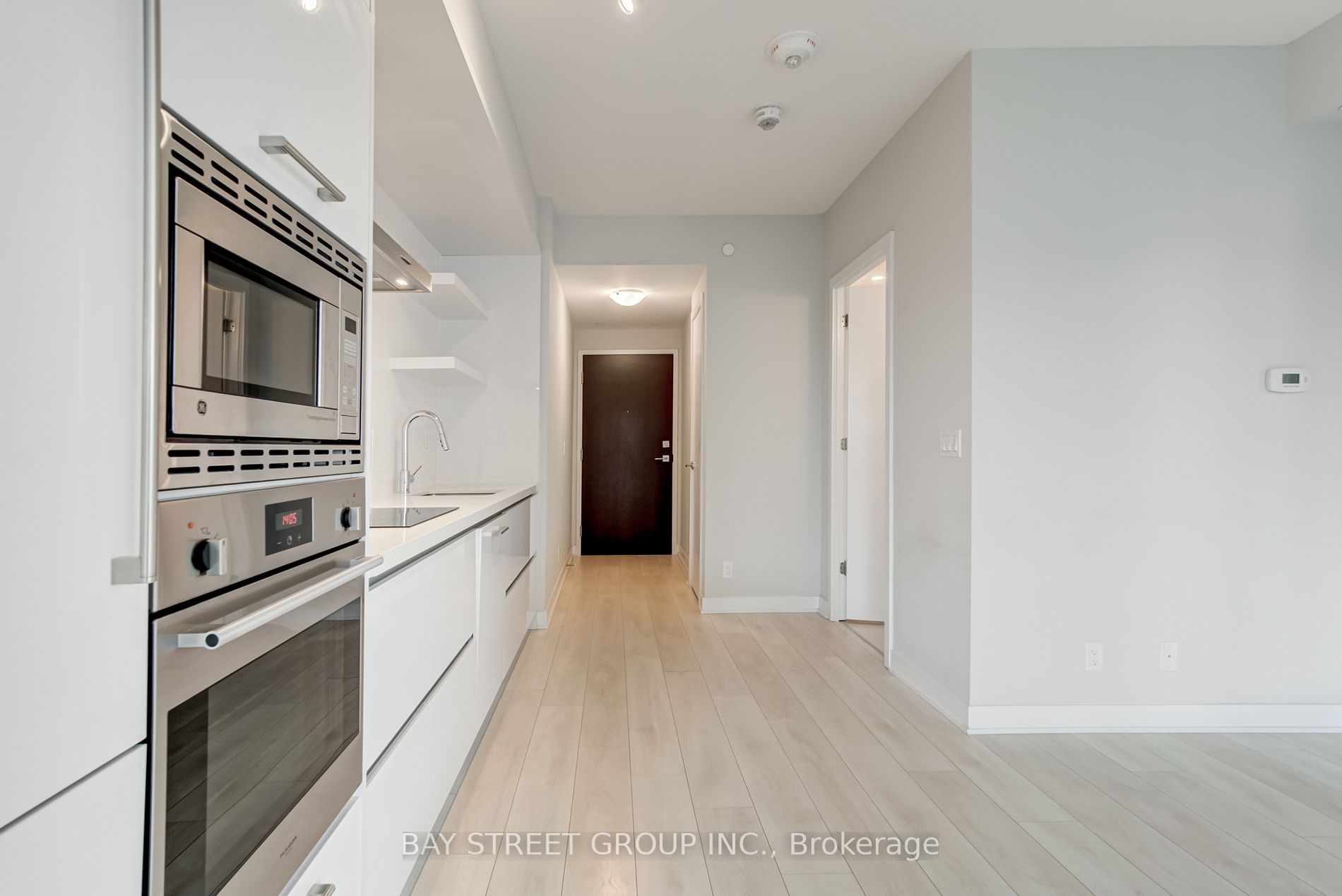 2221 Yonge St S, #4106