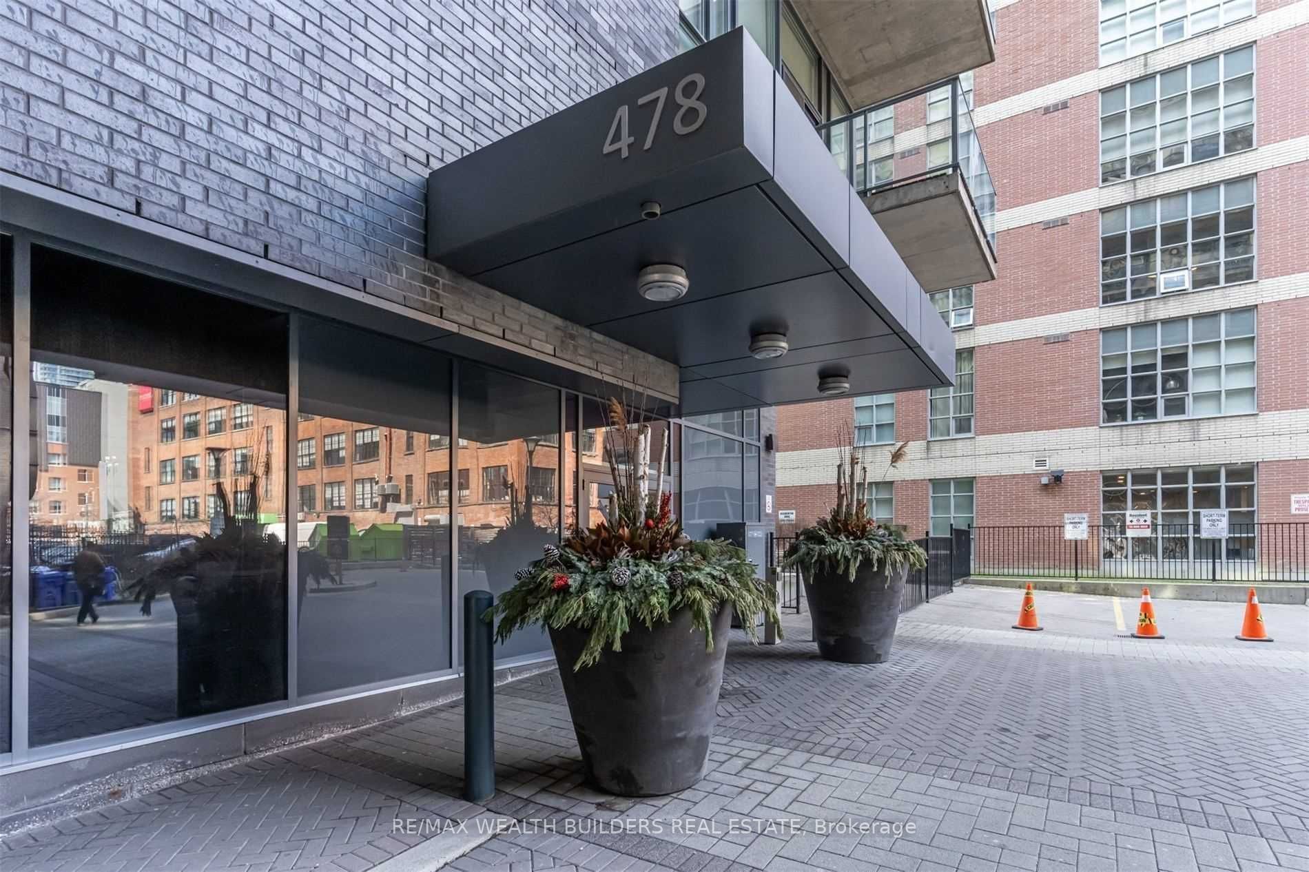 478 King Street W, #812