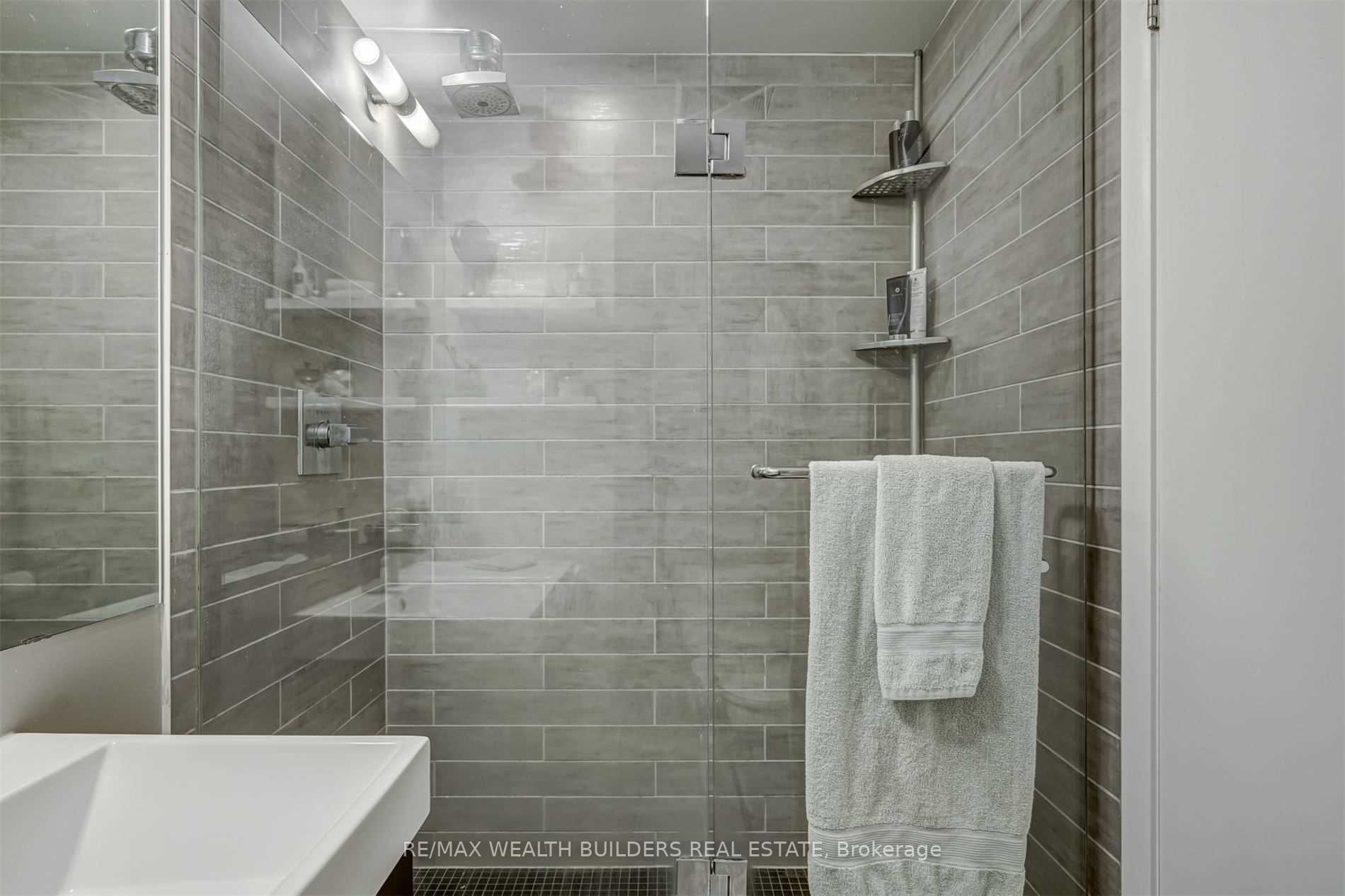 478 King Street W, #812