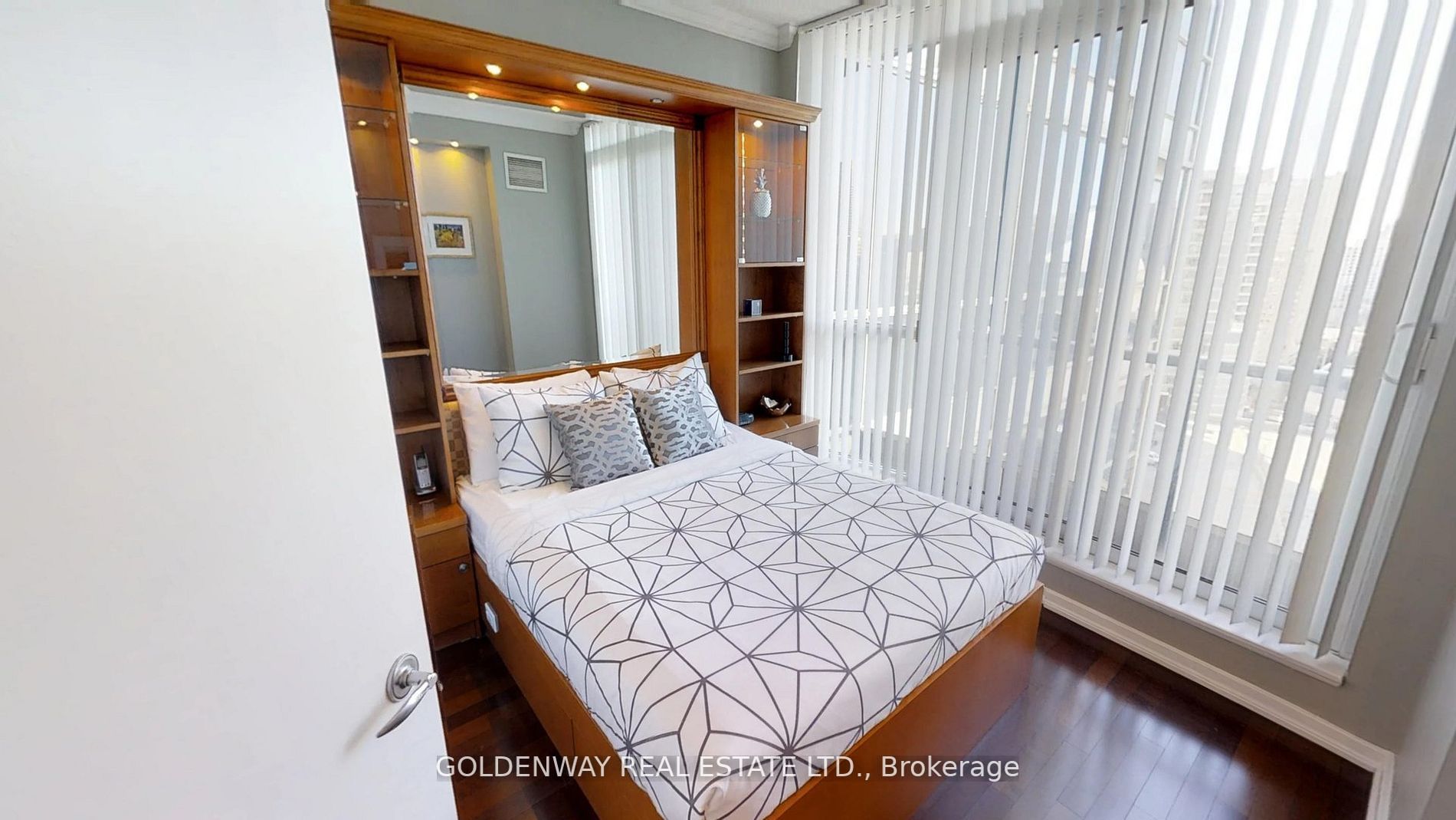 8 York St, #2013