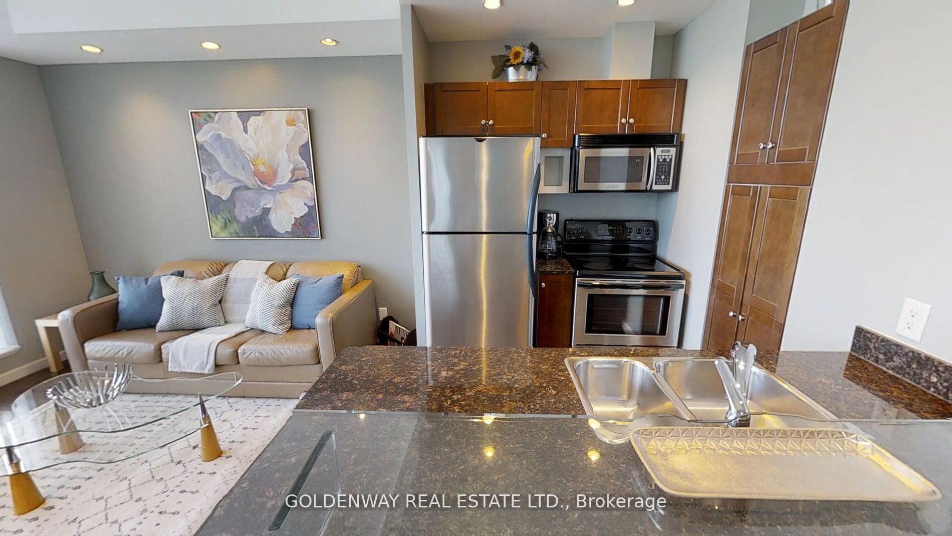 8 York St, #2013