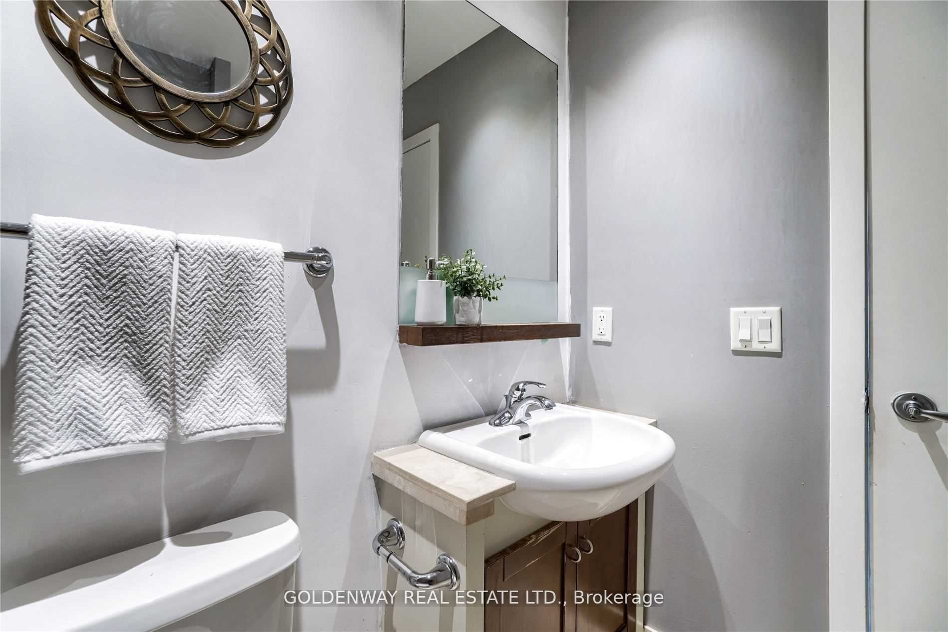 8 York St, #2013