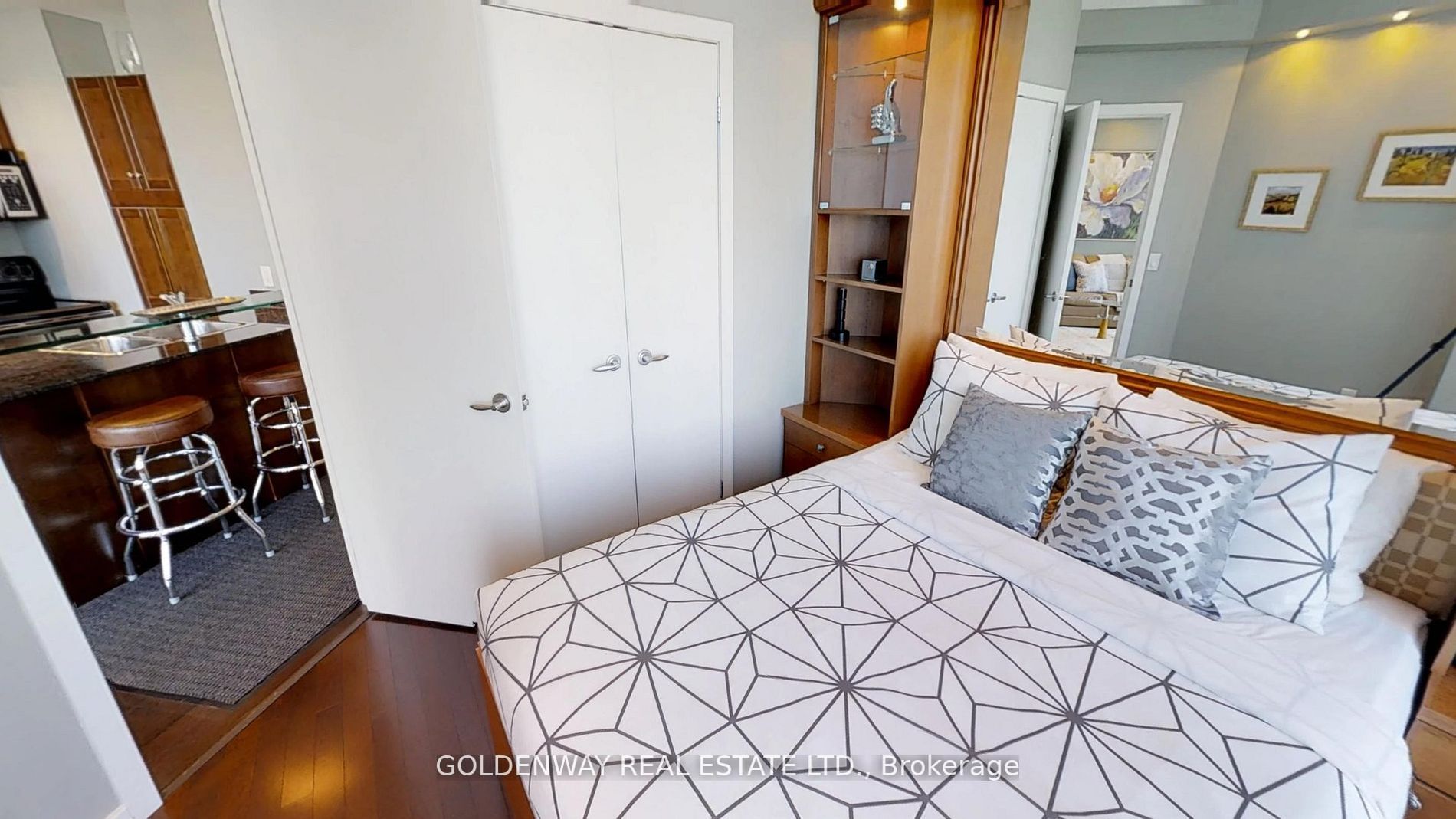 8 York St, #2013