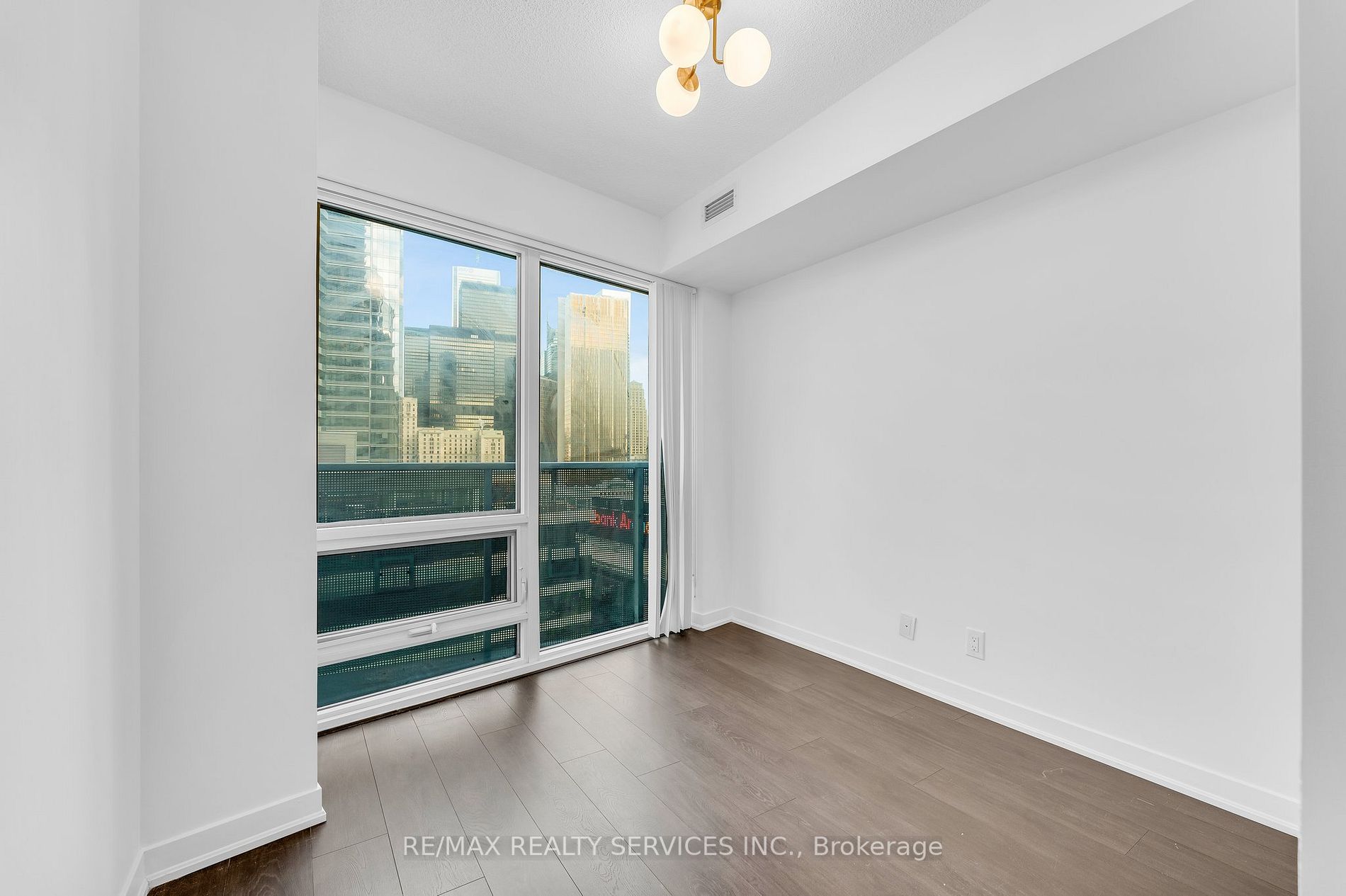 100 Harbour St, #1202