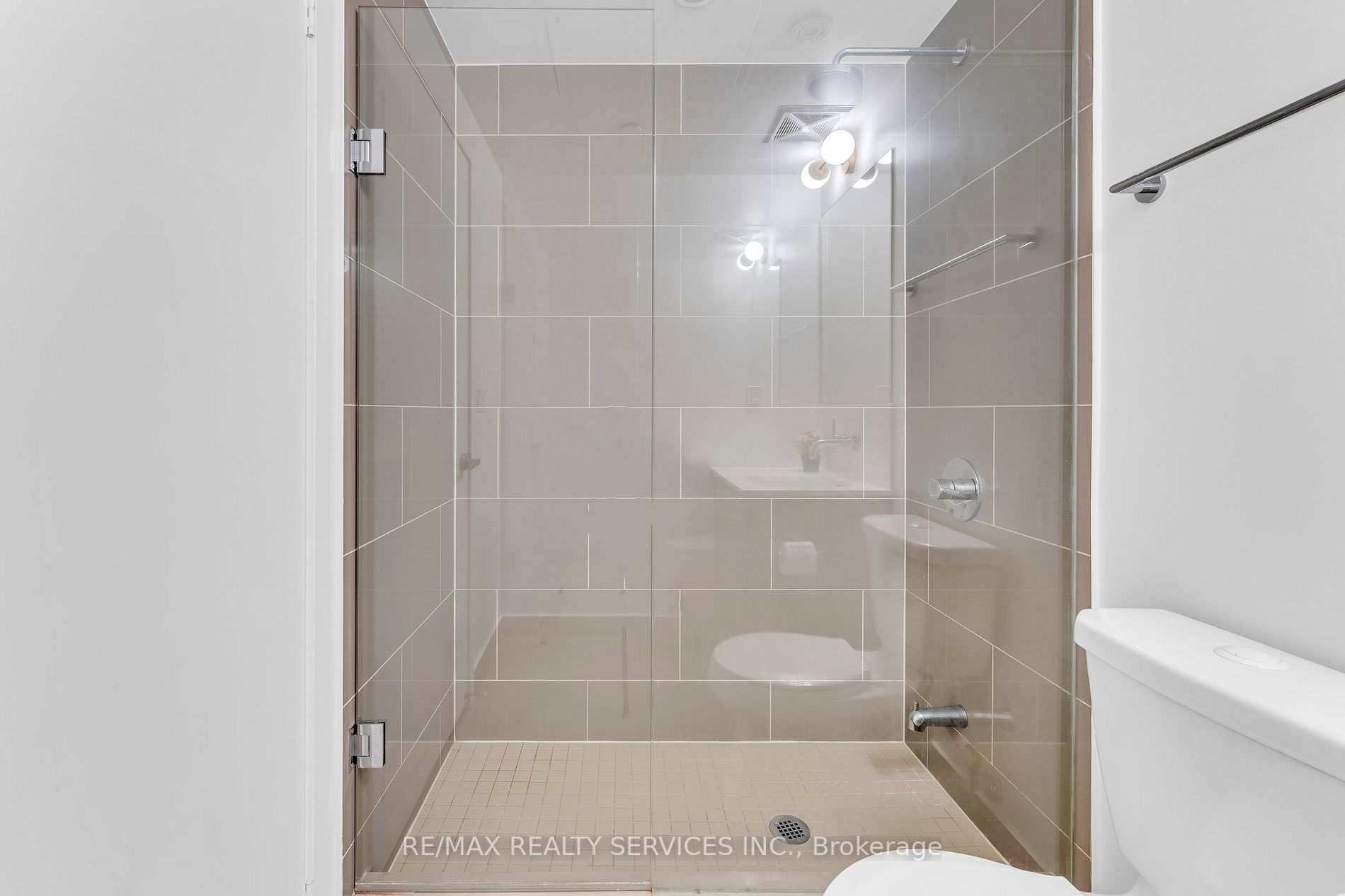 100 Harbour St, #1202
