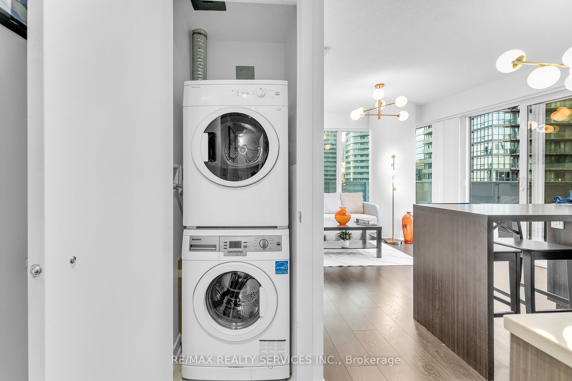 100 Harbour St, #1202