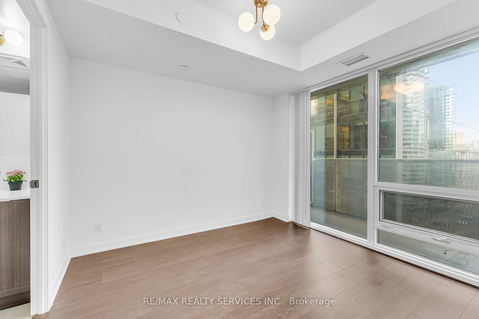 100 Harbour St, #1202