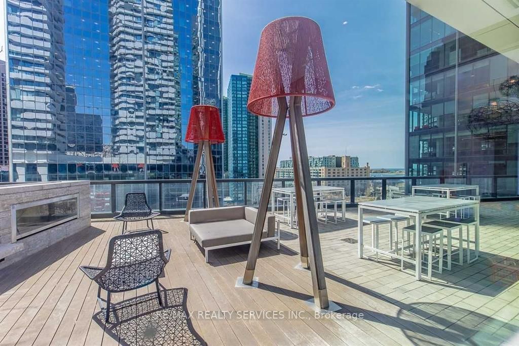 100 Harbour St, #1202
