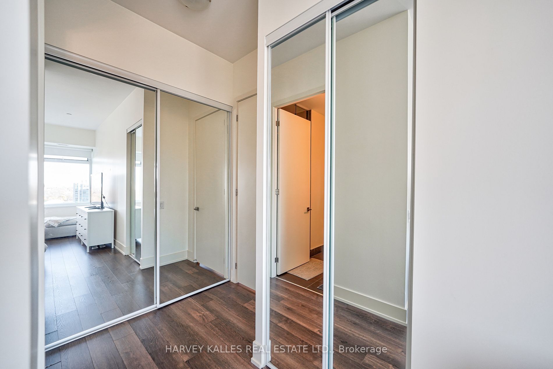 111 St Clair Avenue W, #1521