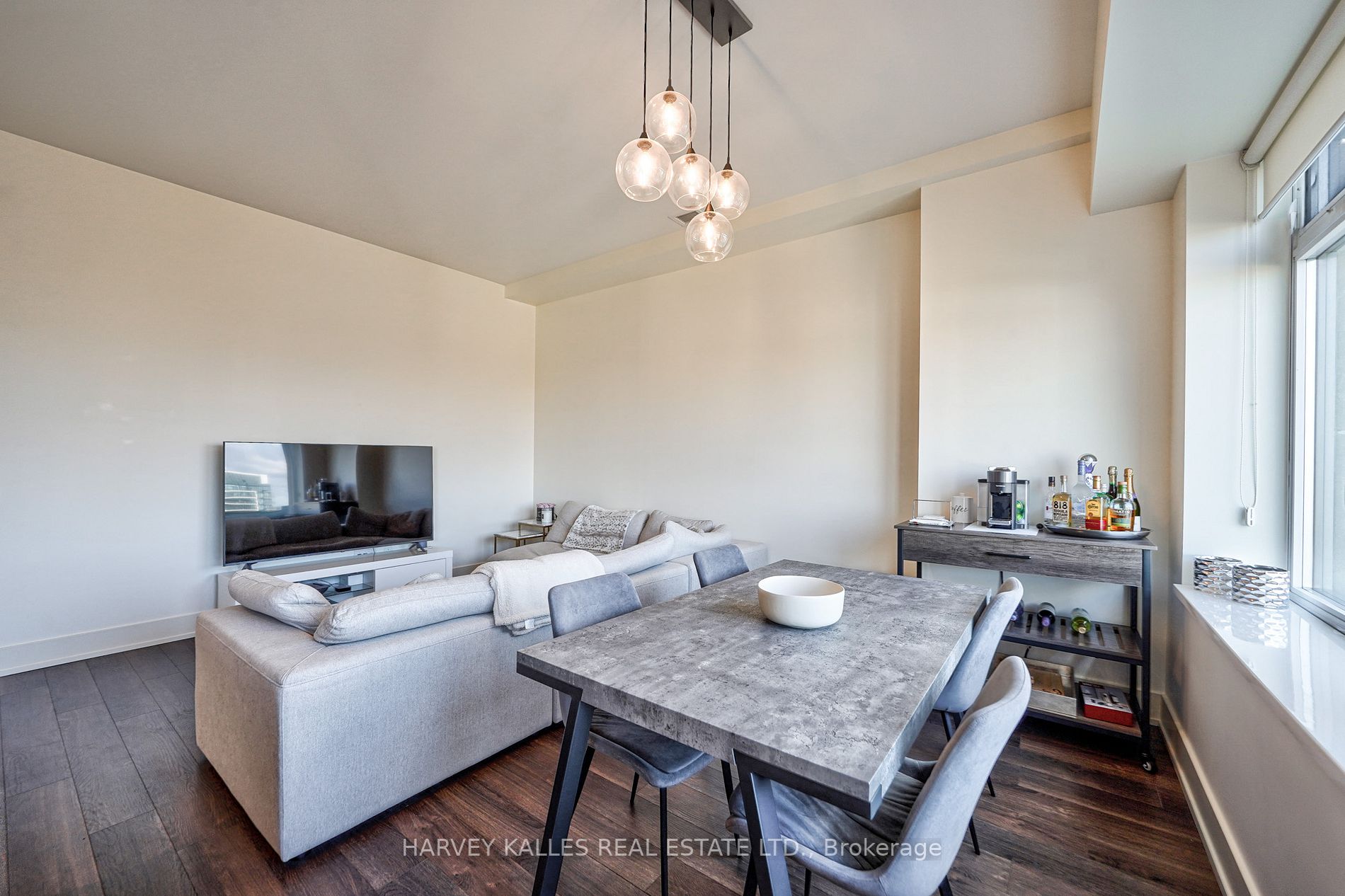 111 St Clair Avenue W, #1521